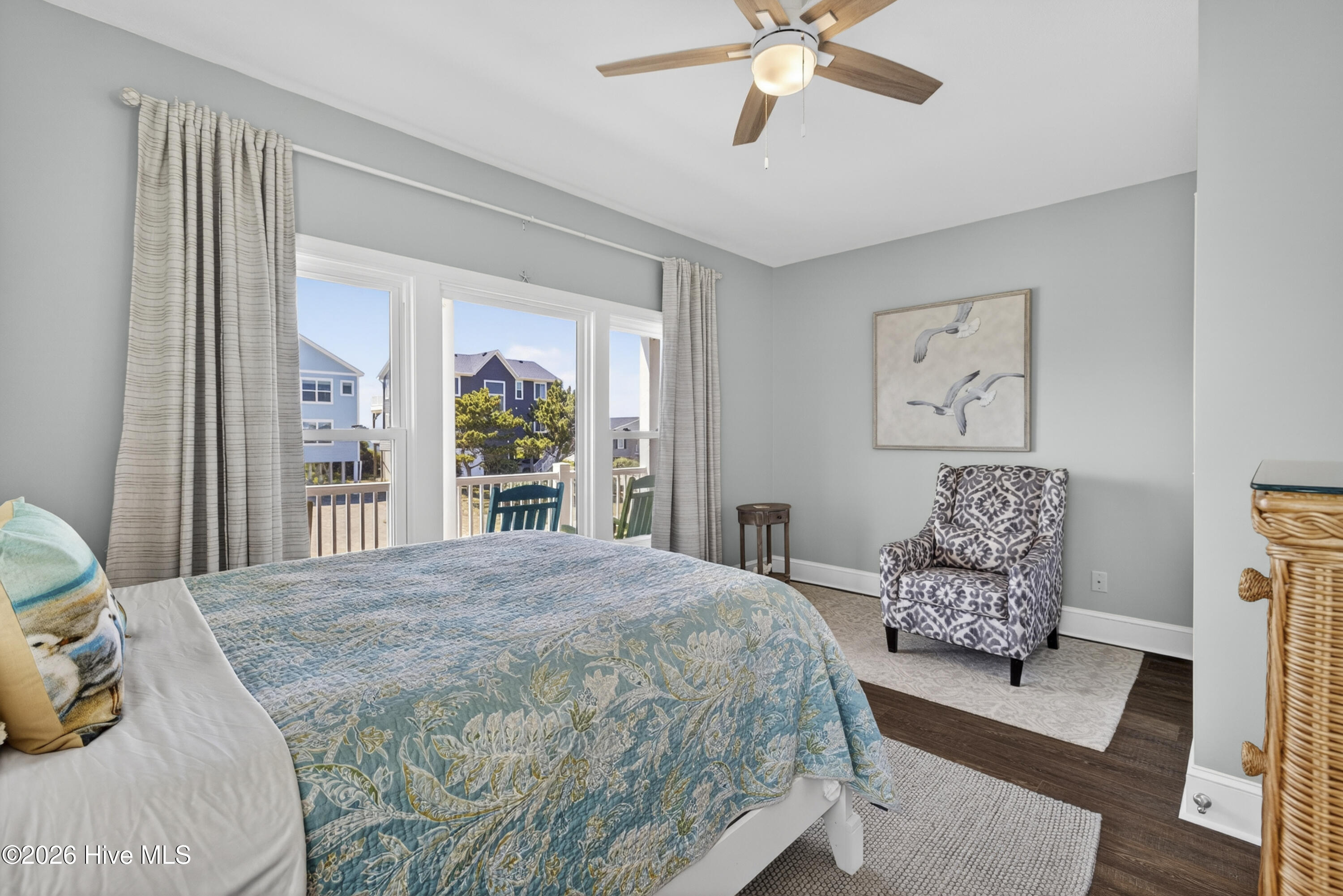 100568247 | Photo 40