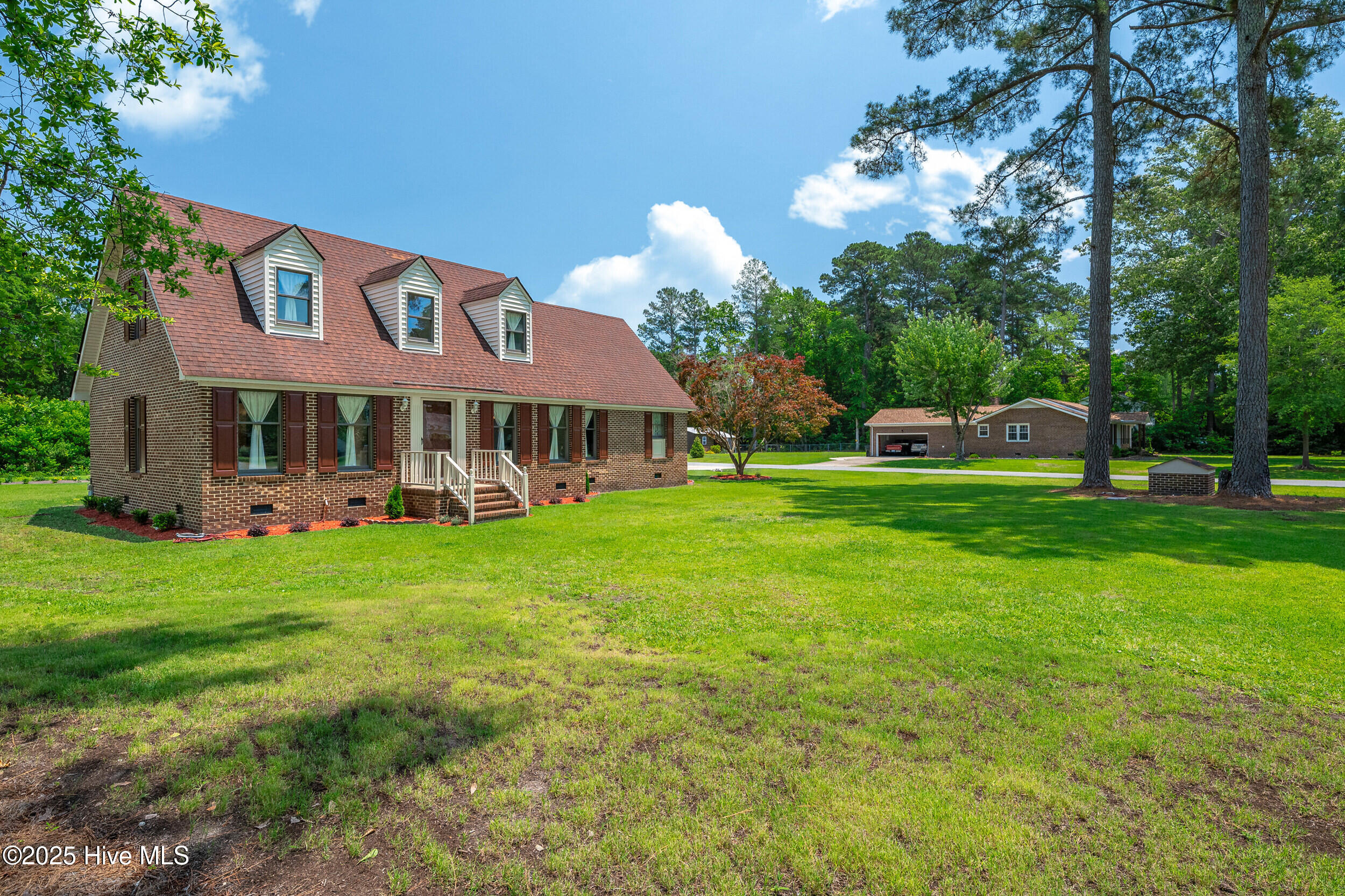 601shelleydr-exterior-10