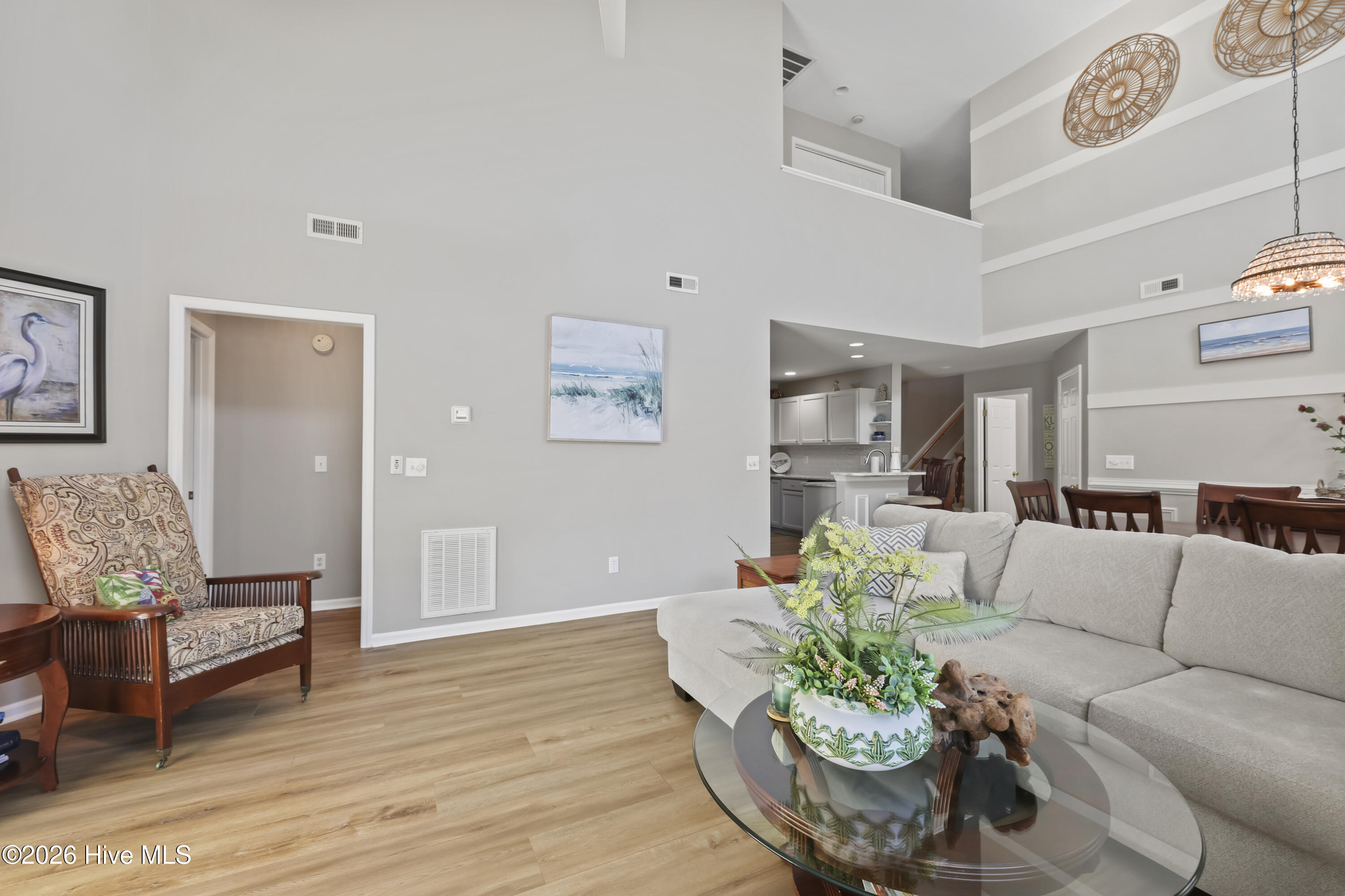 100547301 | Photo 19