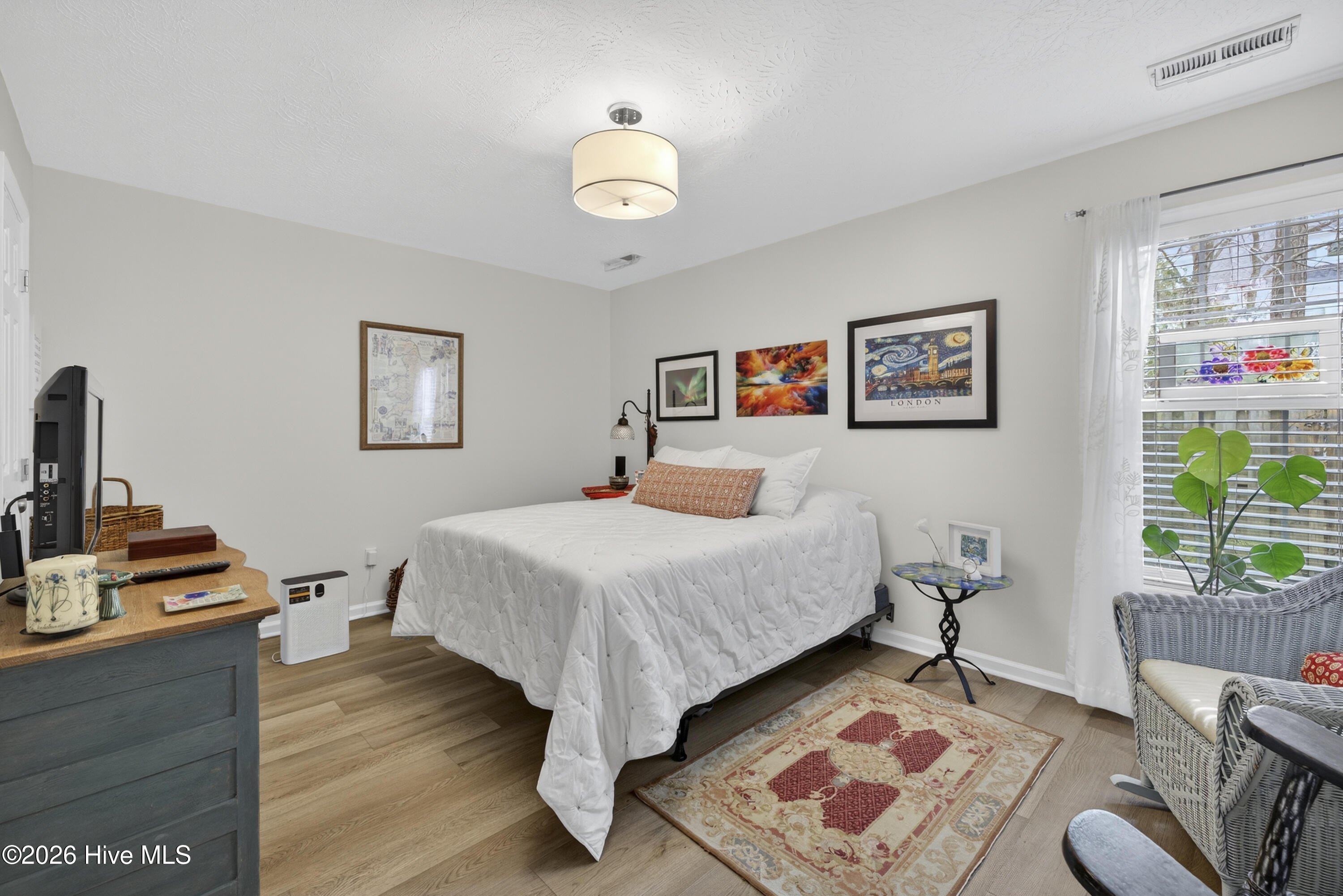 100557004 | Photo 18