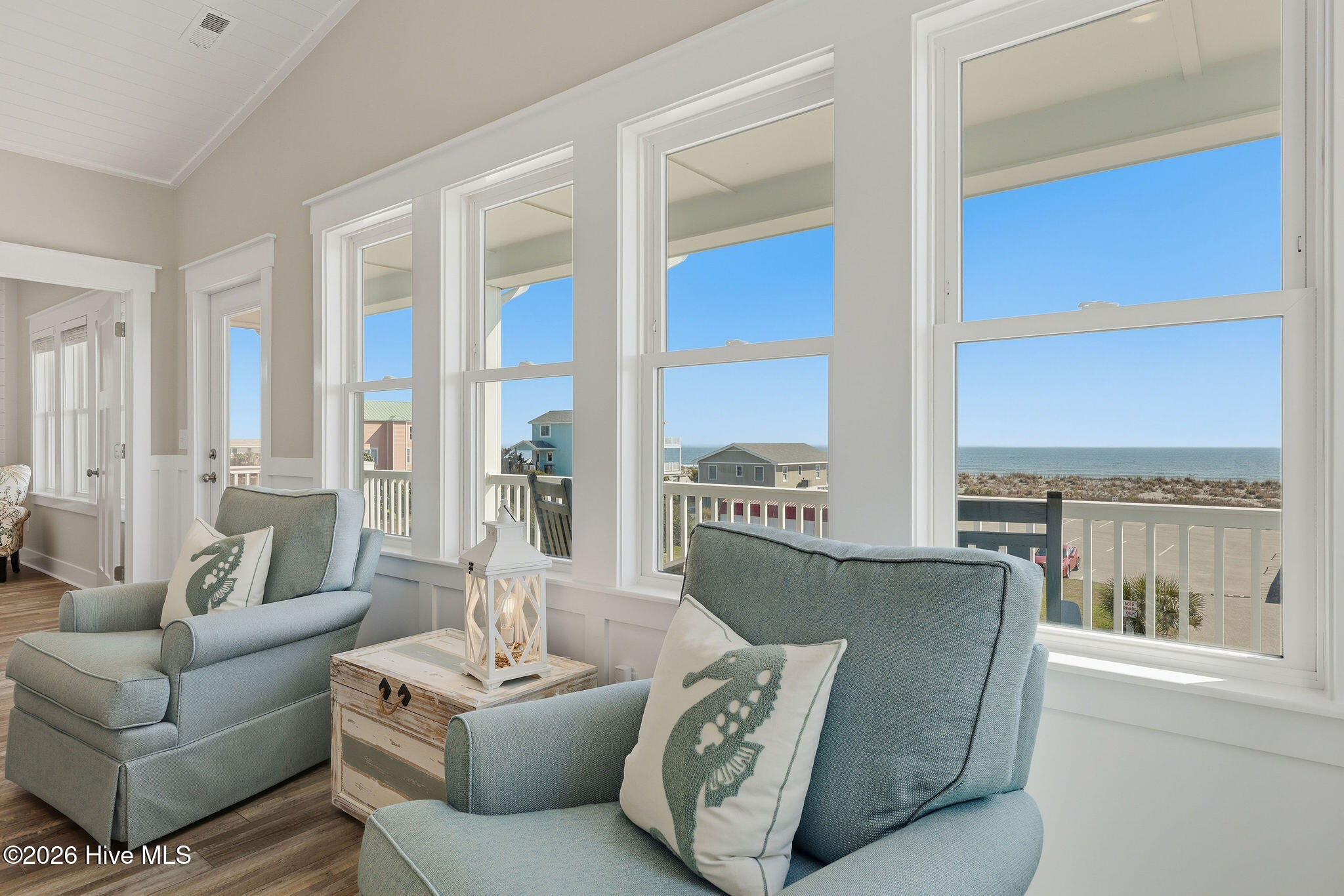 100559118 | Photo 16