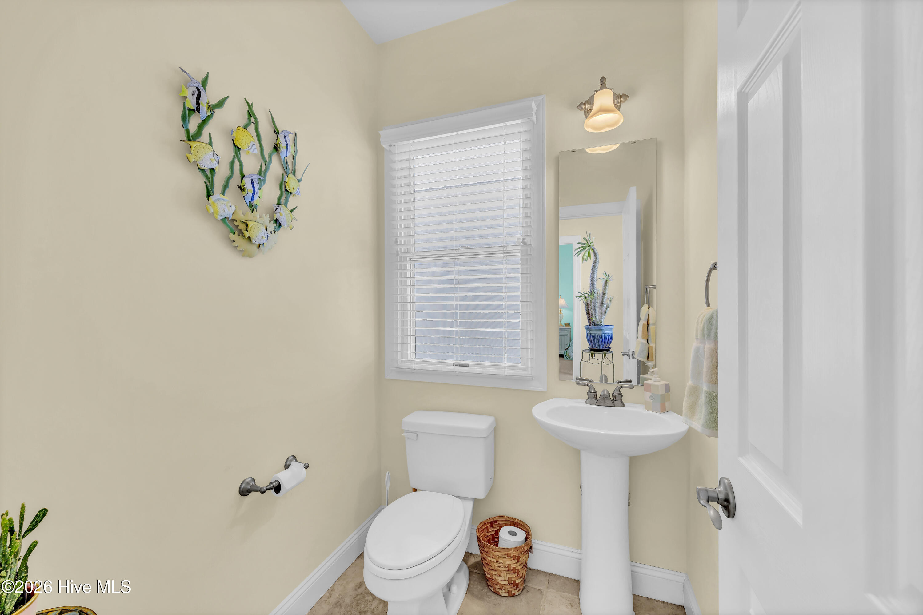 100560542 | Photo 47