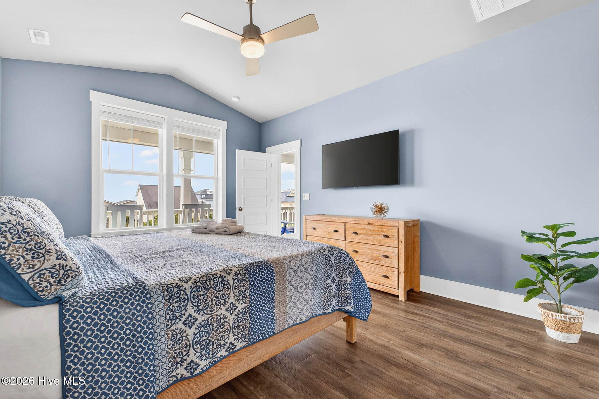 100565518 | Photo 41