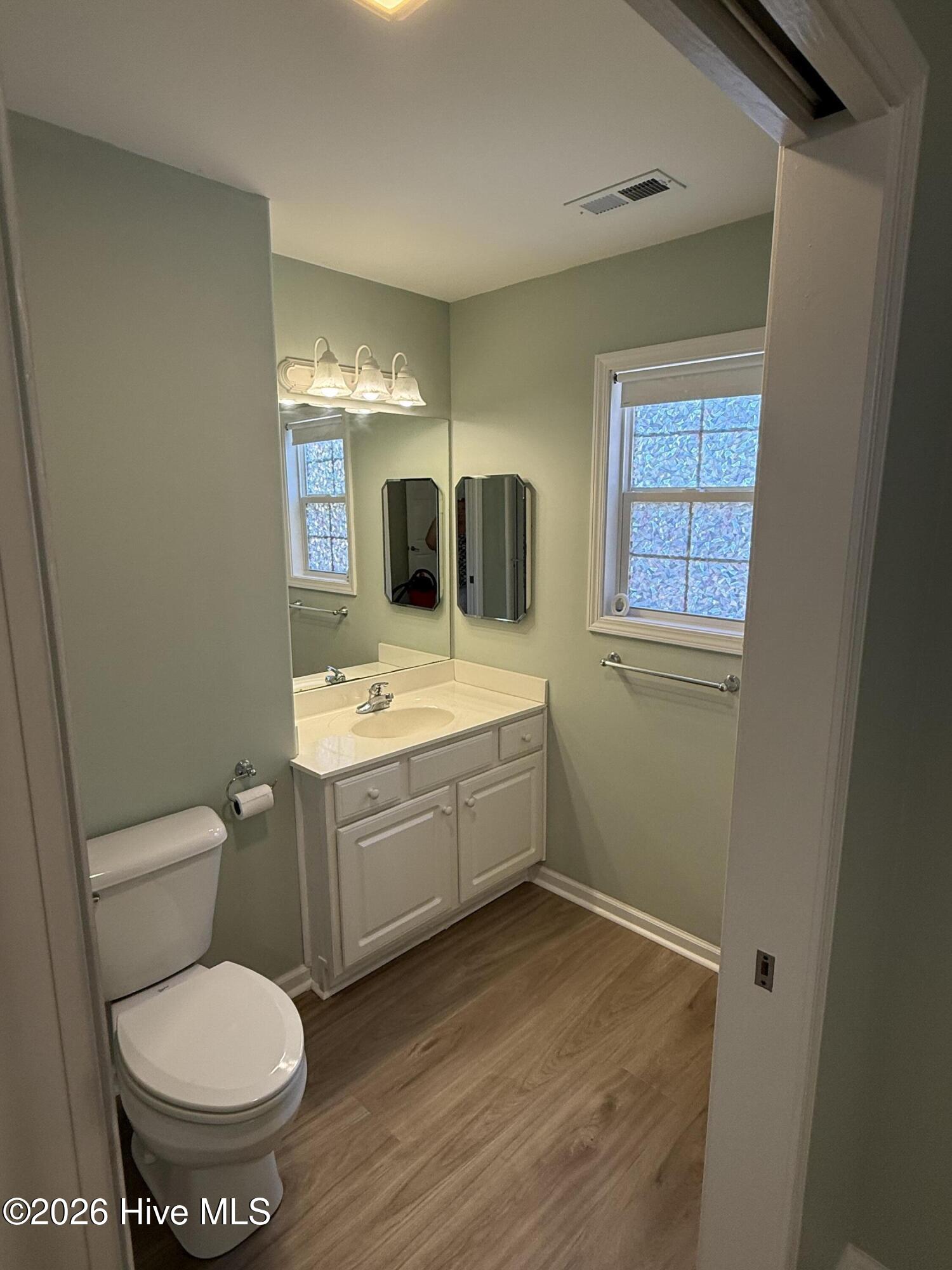 100568919 | Photo 10