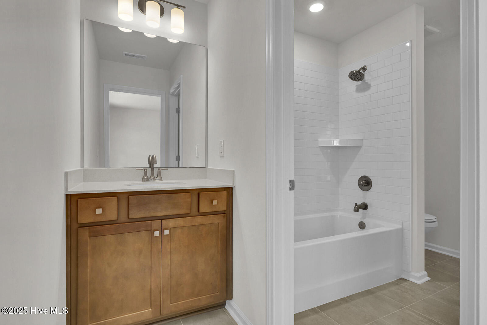 100497976 | Photo 36