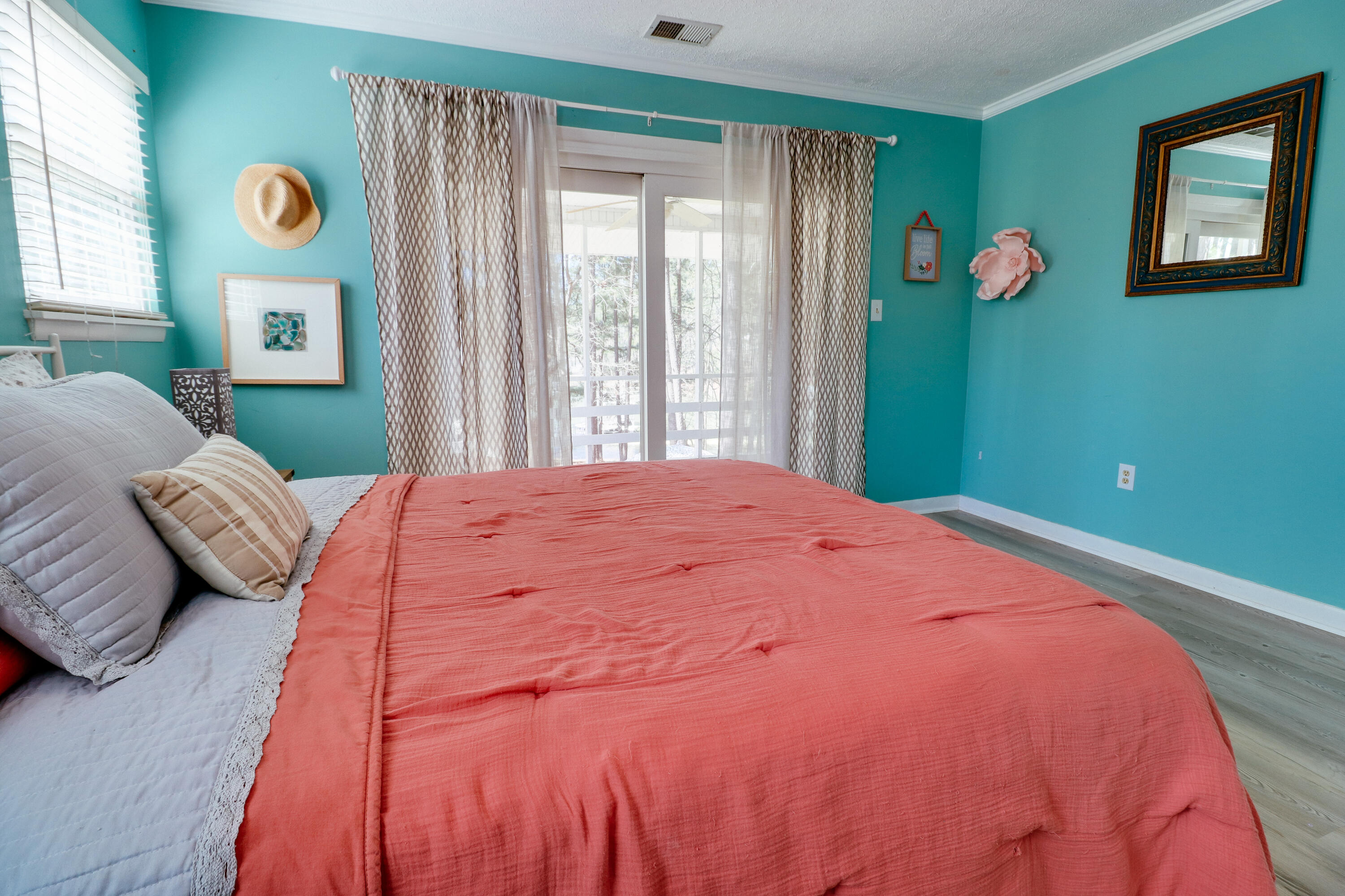 1061 Delaware Dr-28
