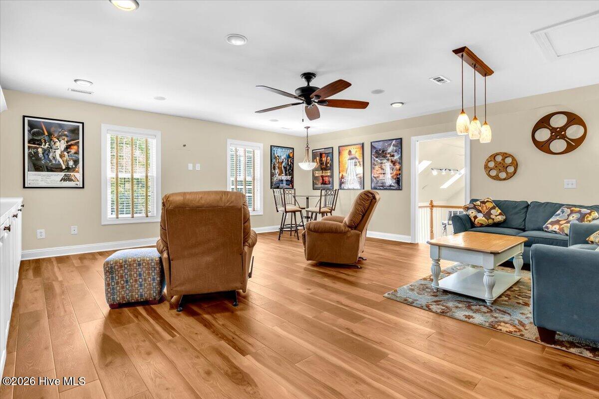 100567087 | Photo 70