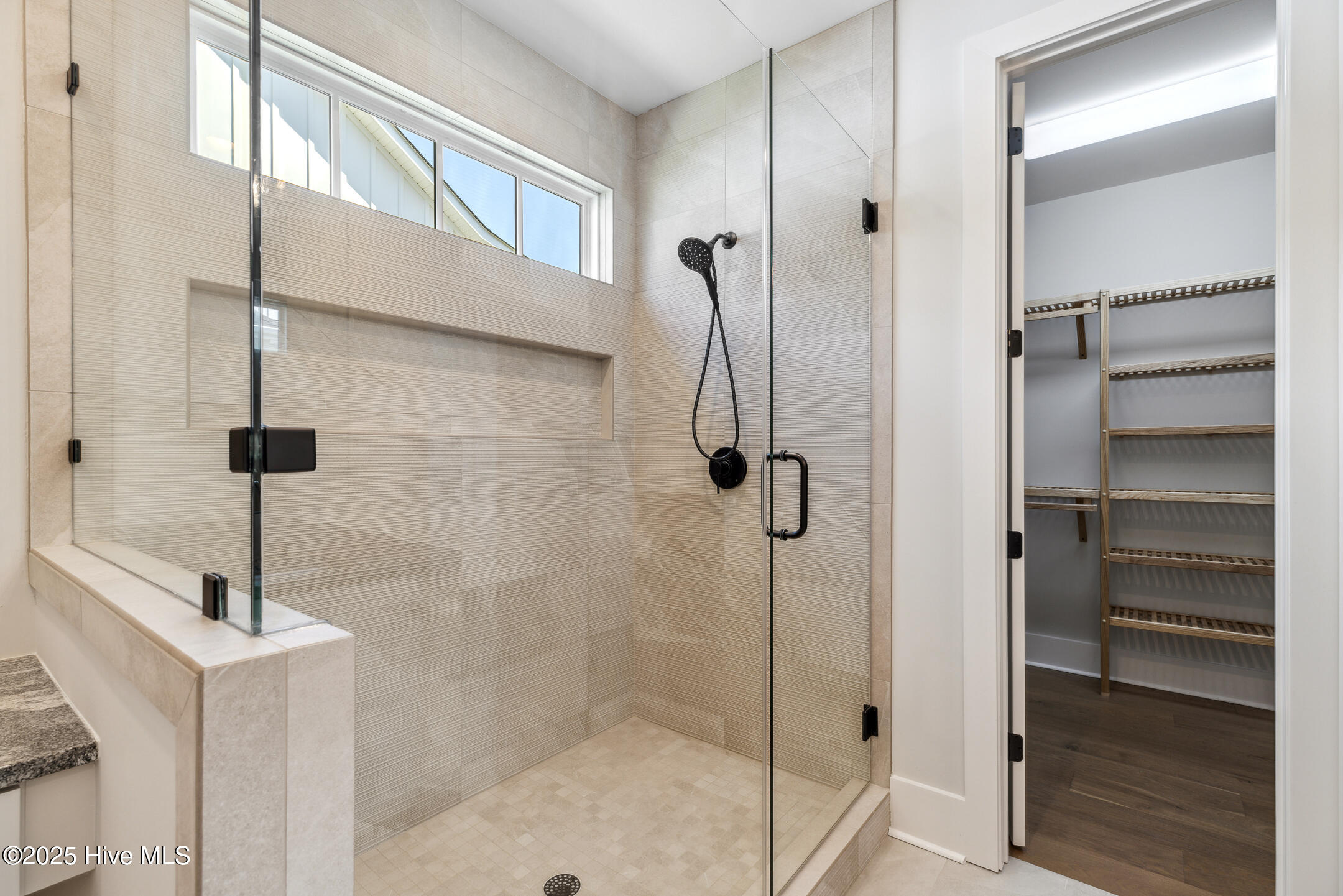 100461244 | Photo 57