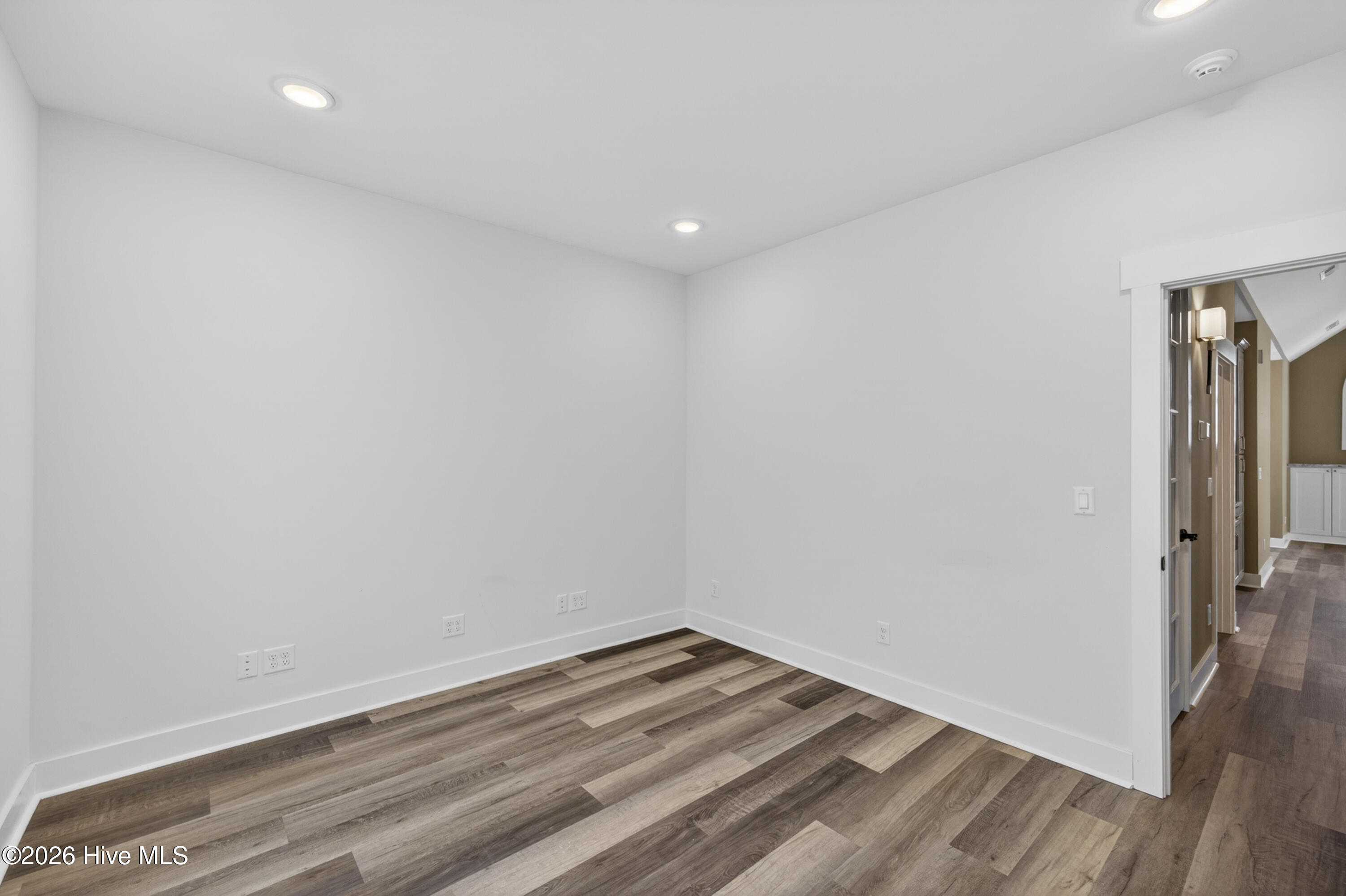 100569496 | Photo 32