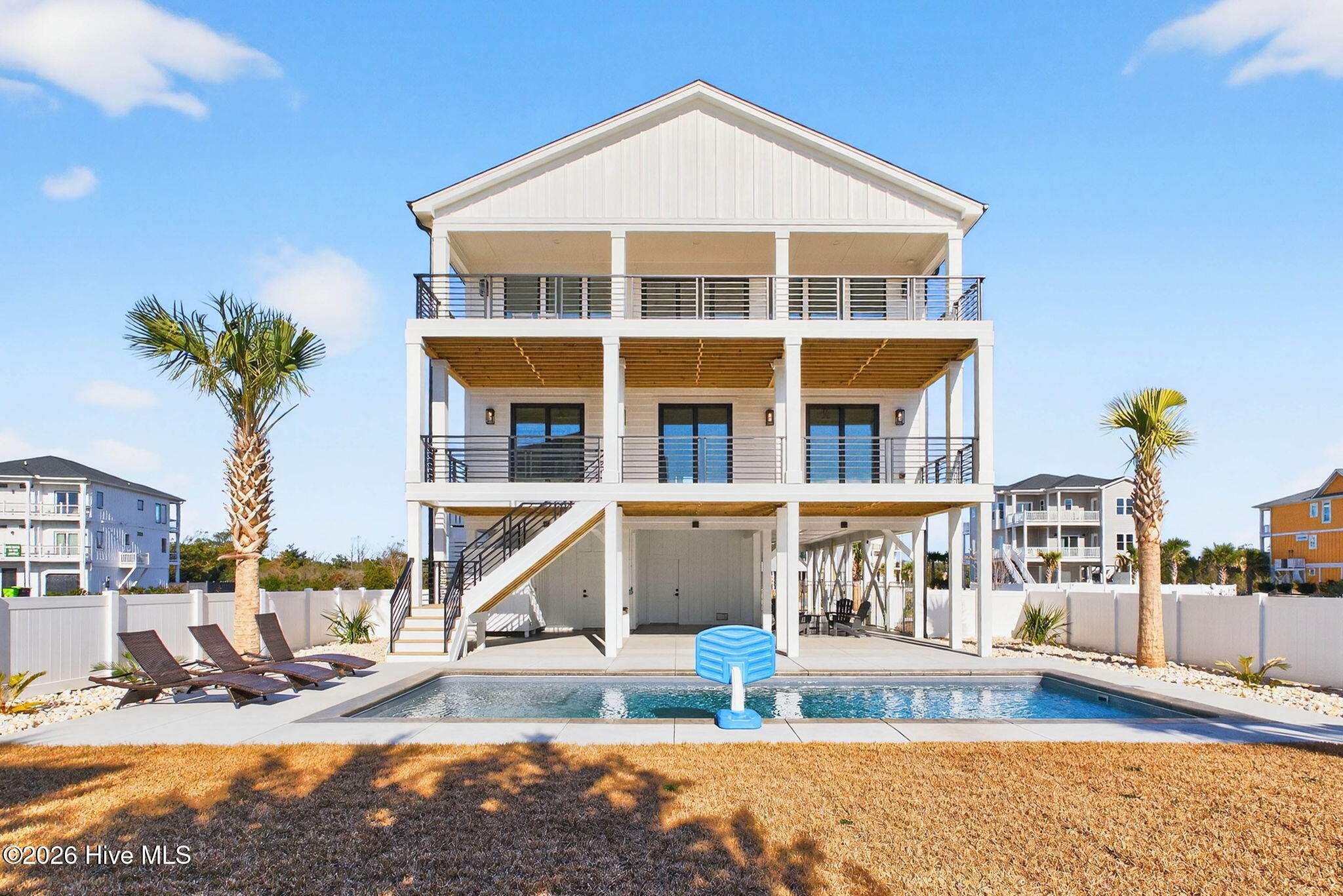 100570262 | Photo 80