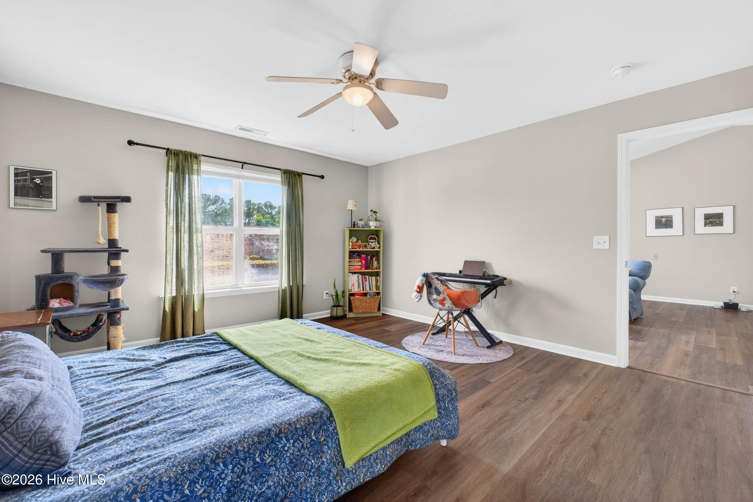 100569095 | Photo 16