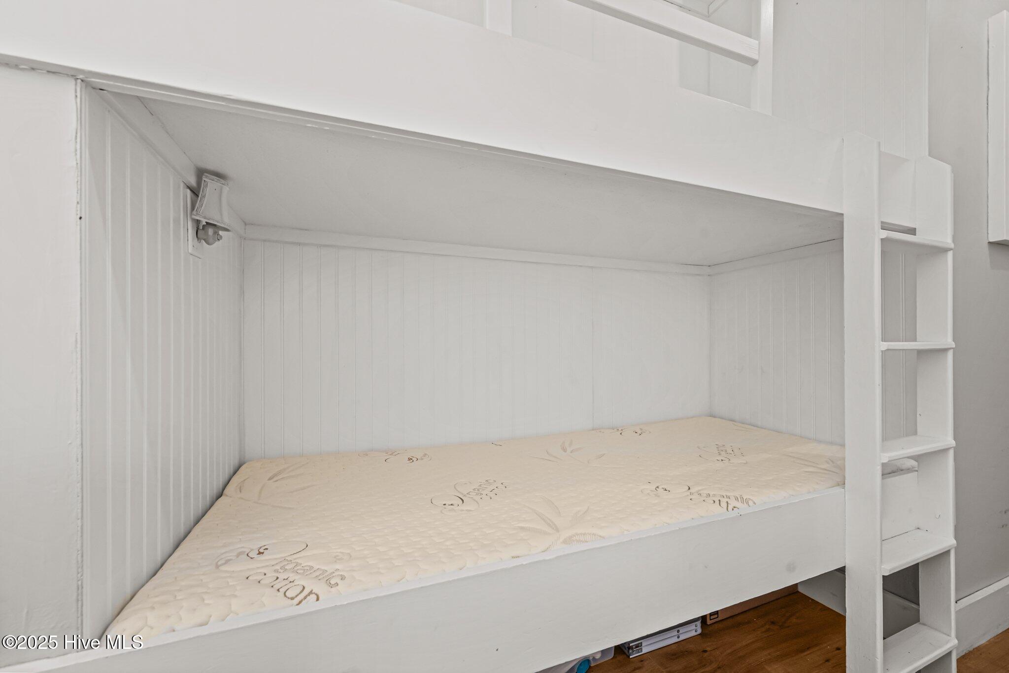 100546128 | Photo 25