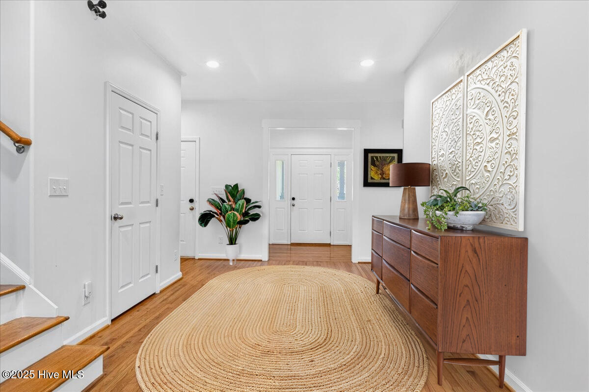 100523832 | Photo 18