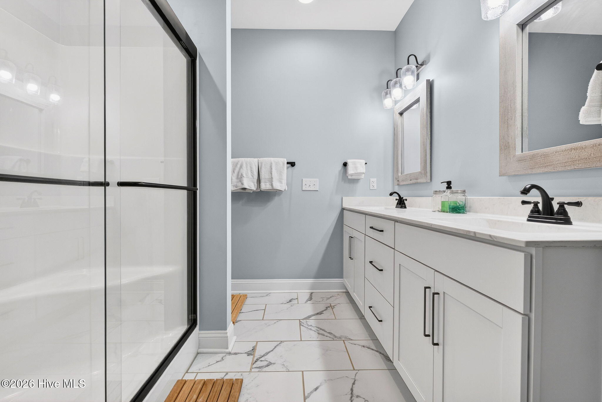 100557627 | Photo 16