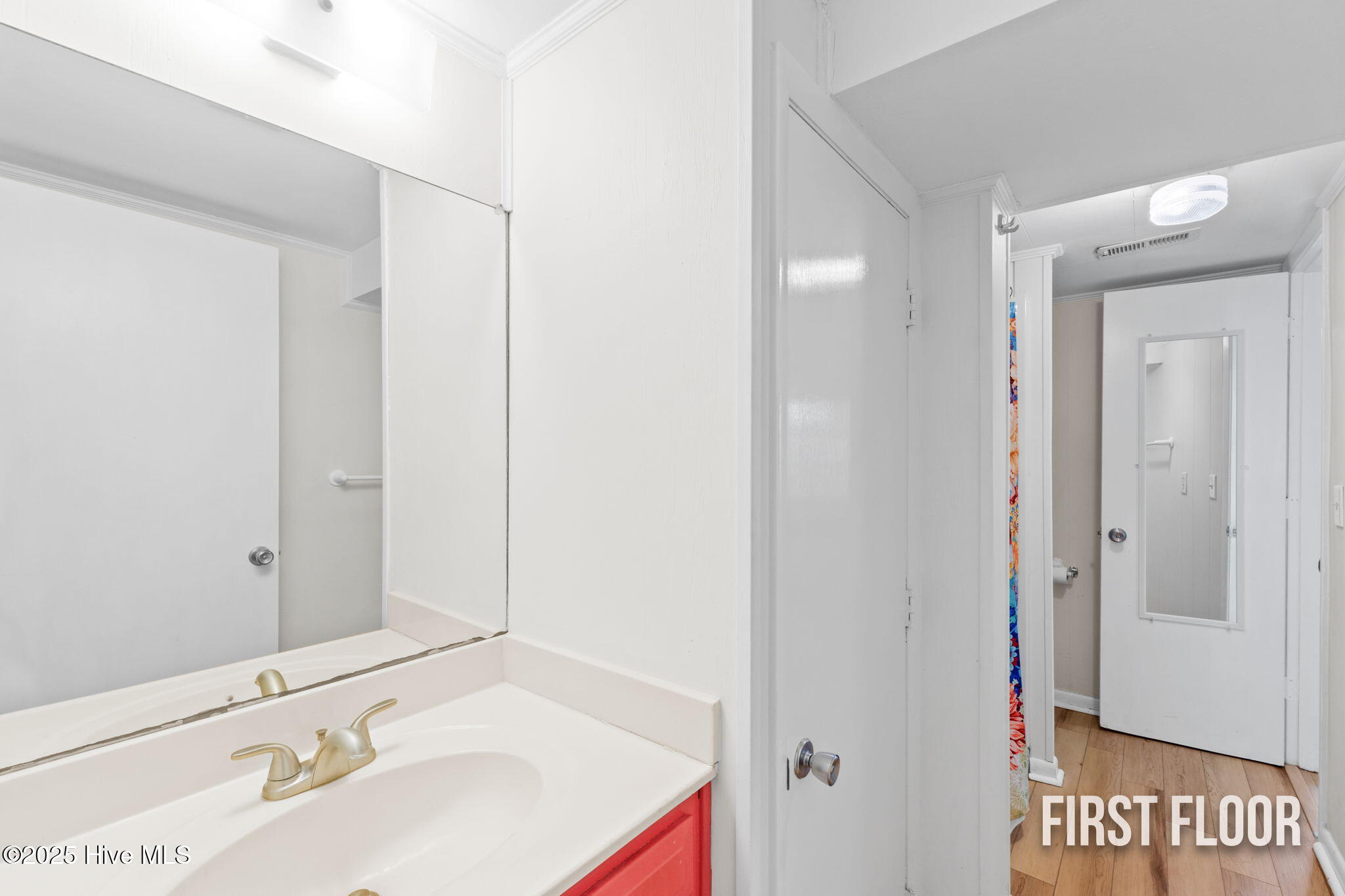 100532124 | Photo 16