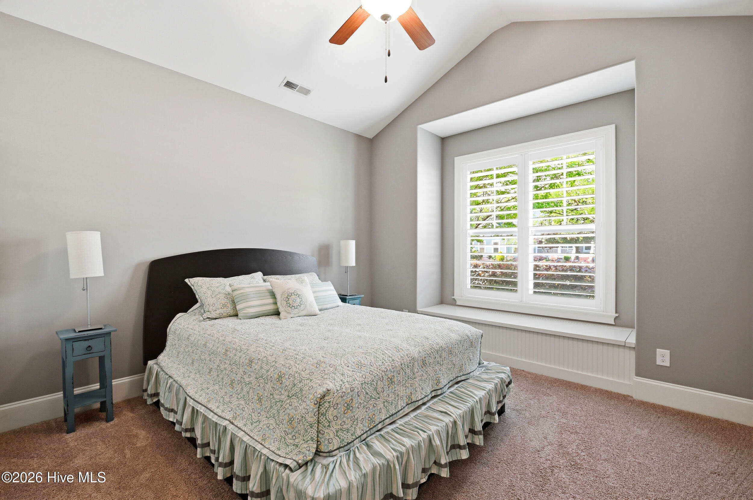 100567855 | Photo 35