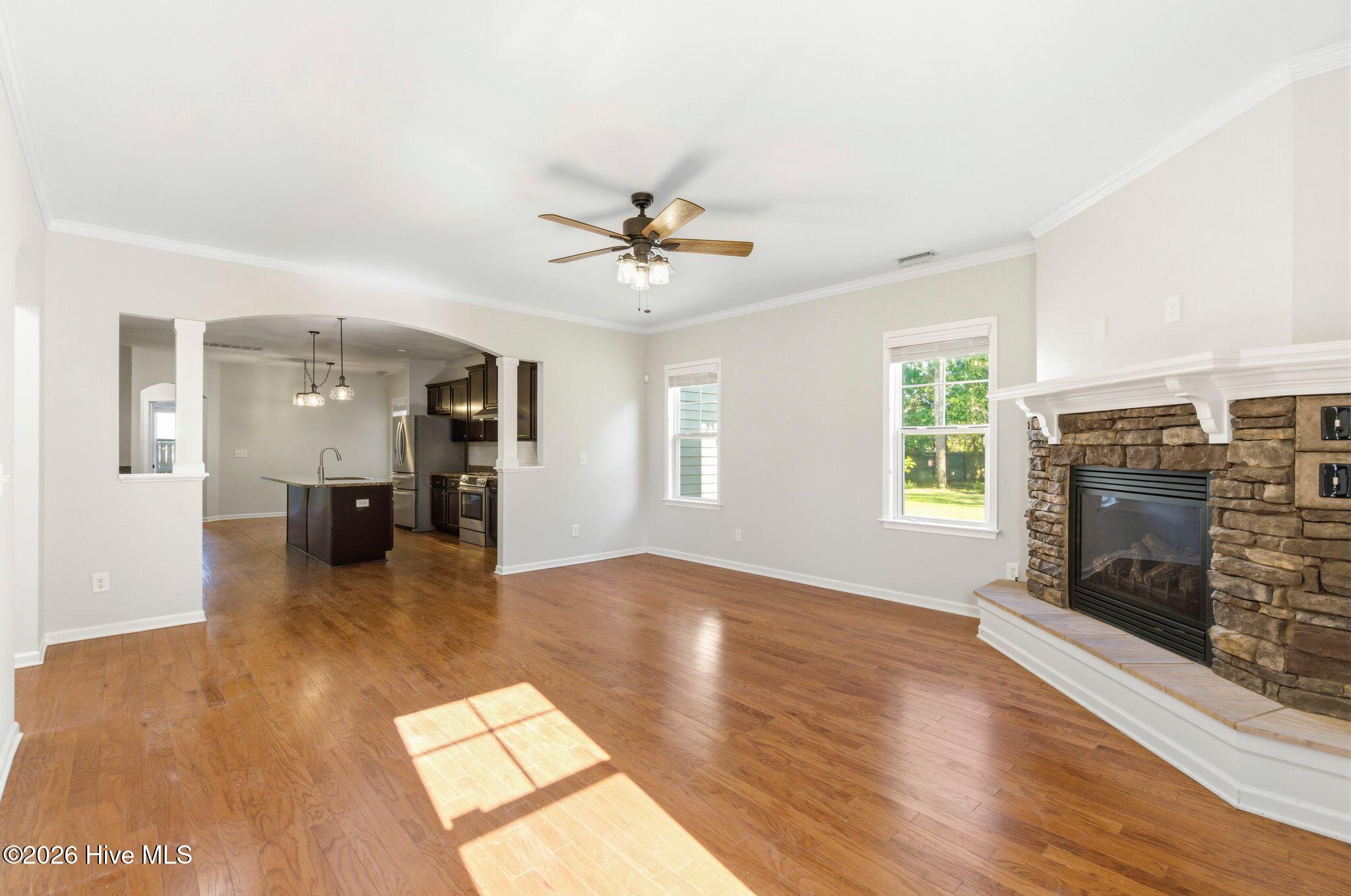 100566859 | Photo 19