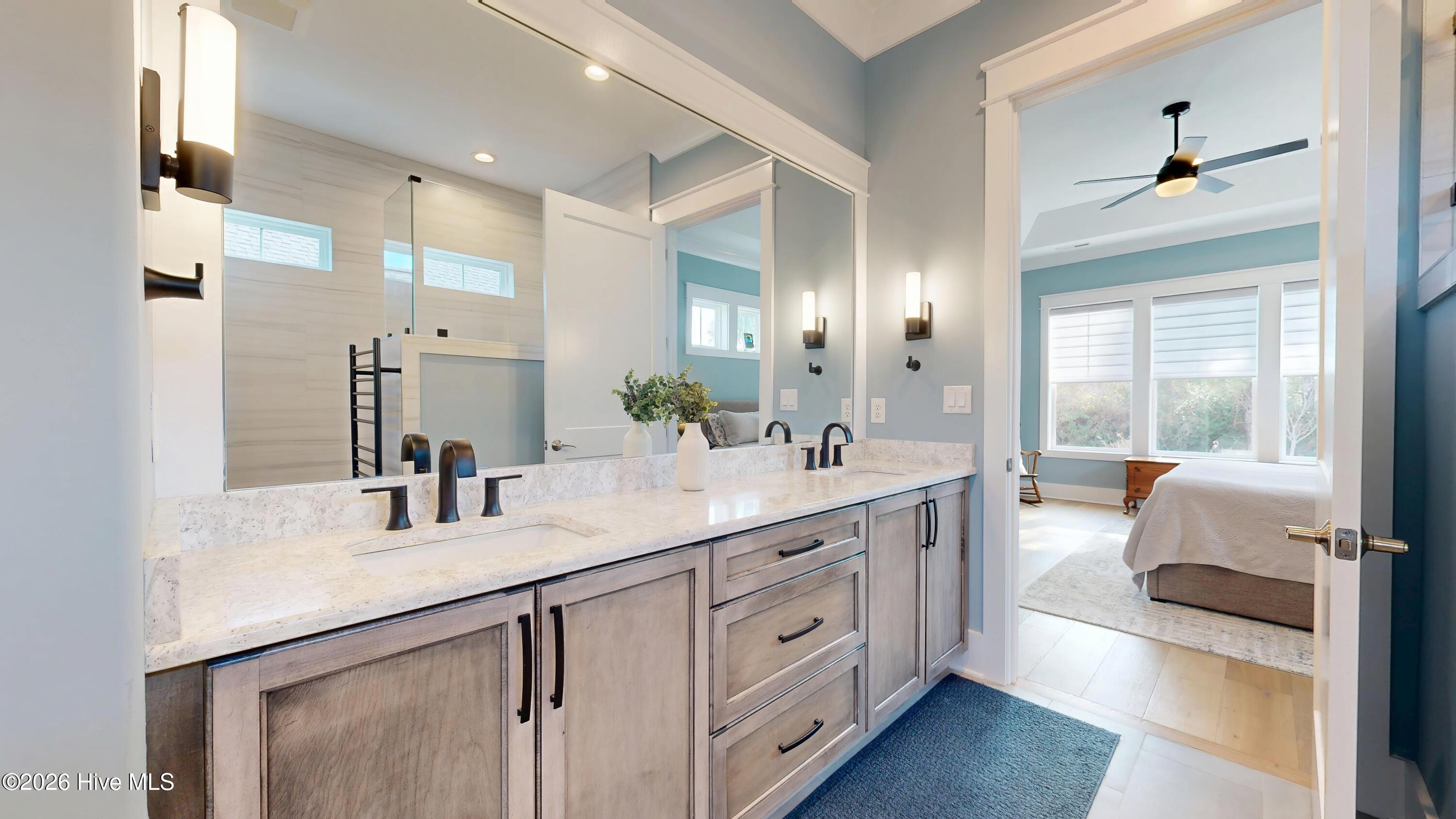 100552329 | Photo 27