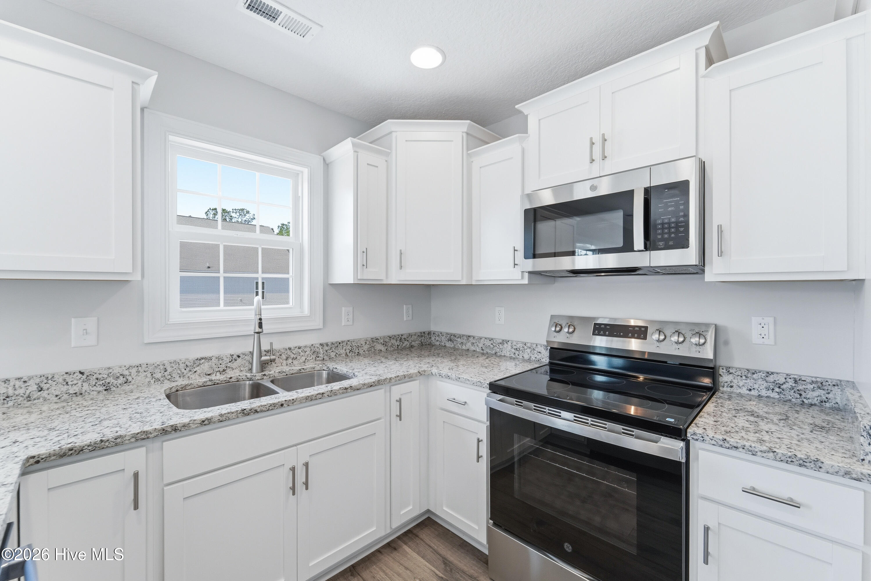 100519868 | Photo 11