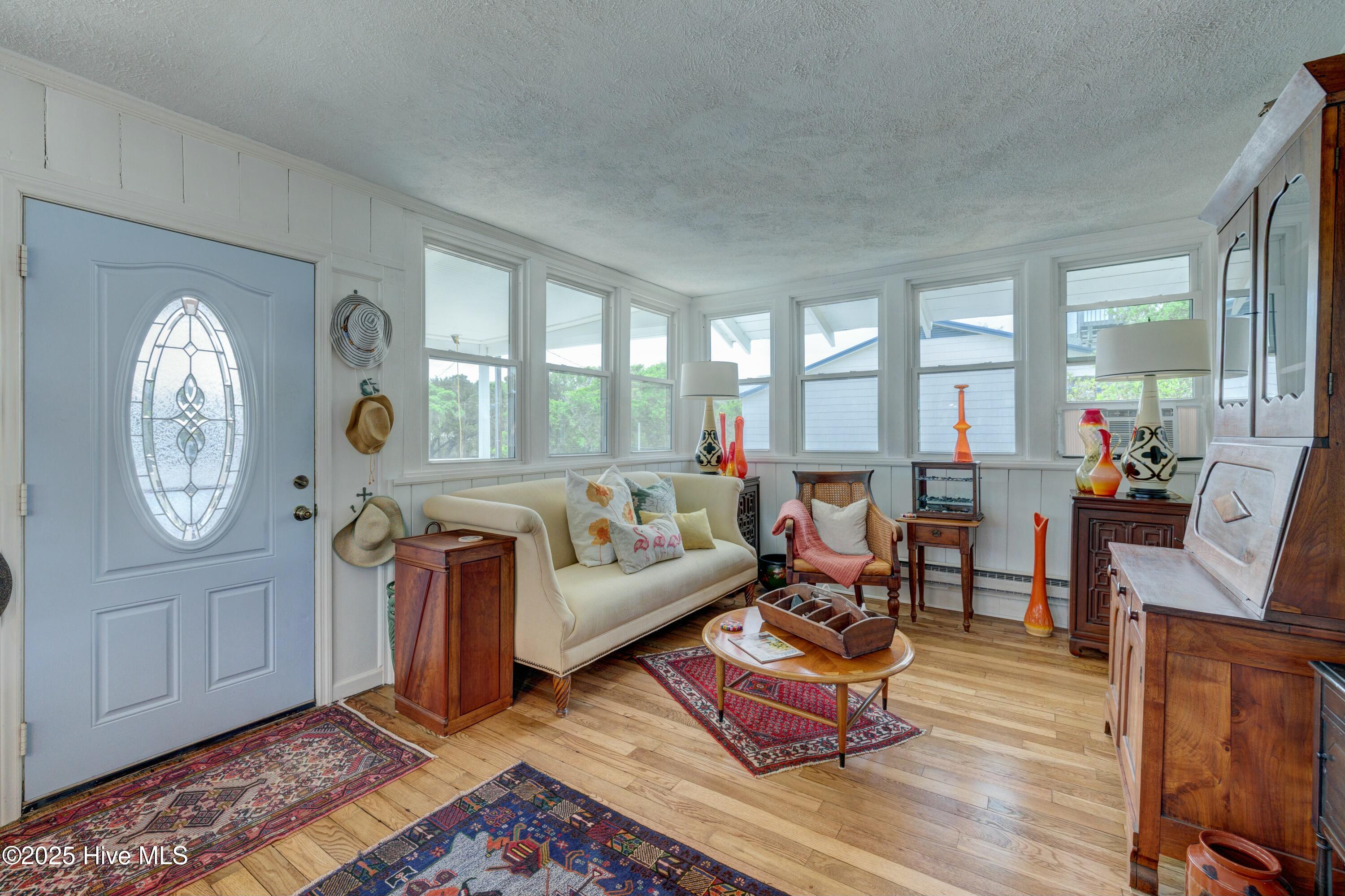 100501642 | Photo 12