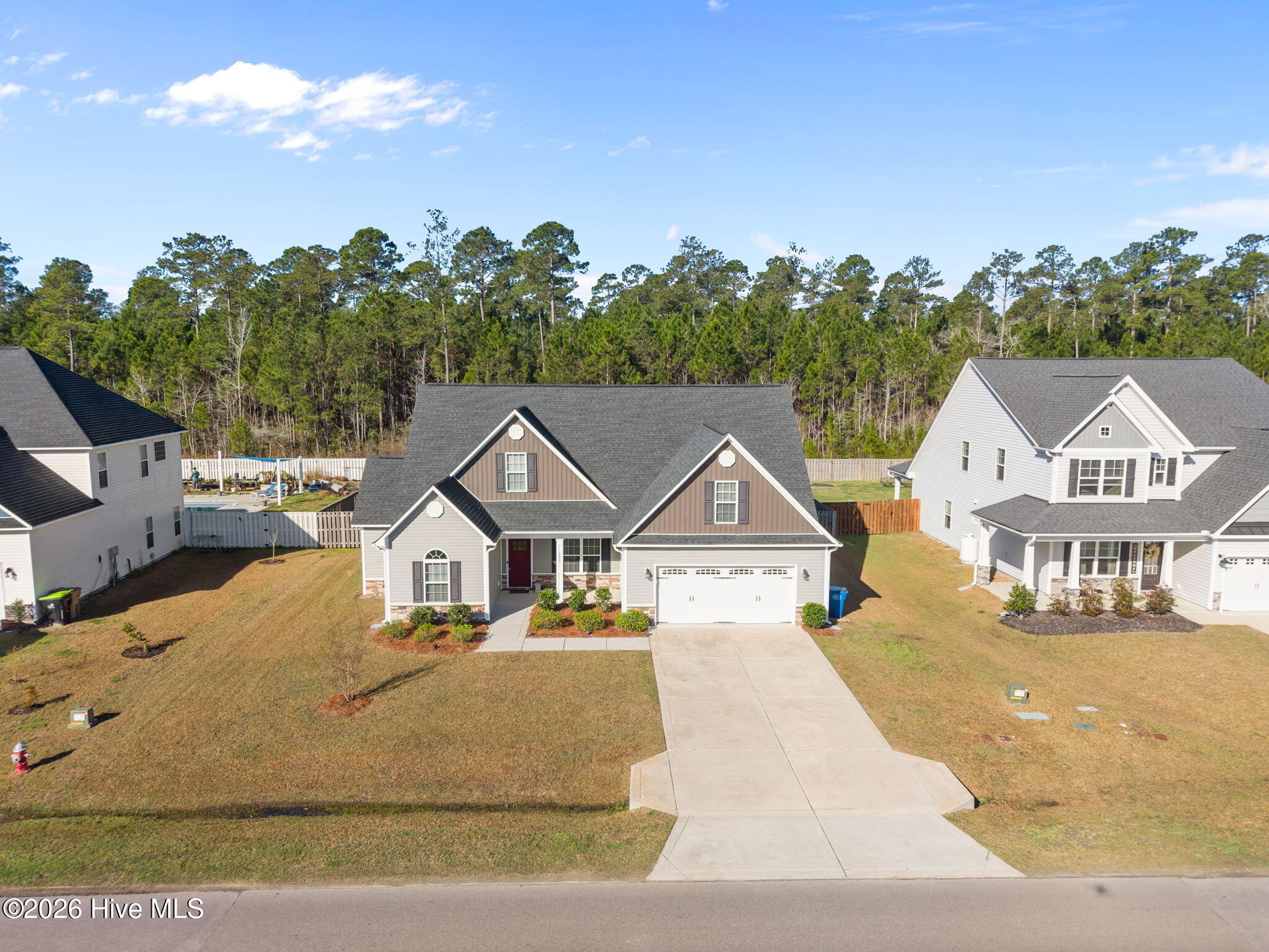 100561357 | Photo 43