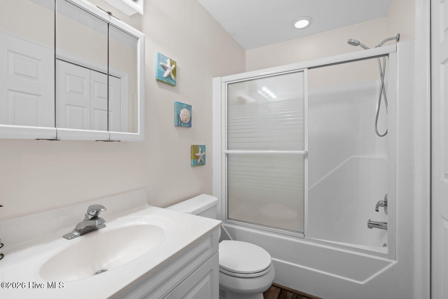 100565093 | Photo 35