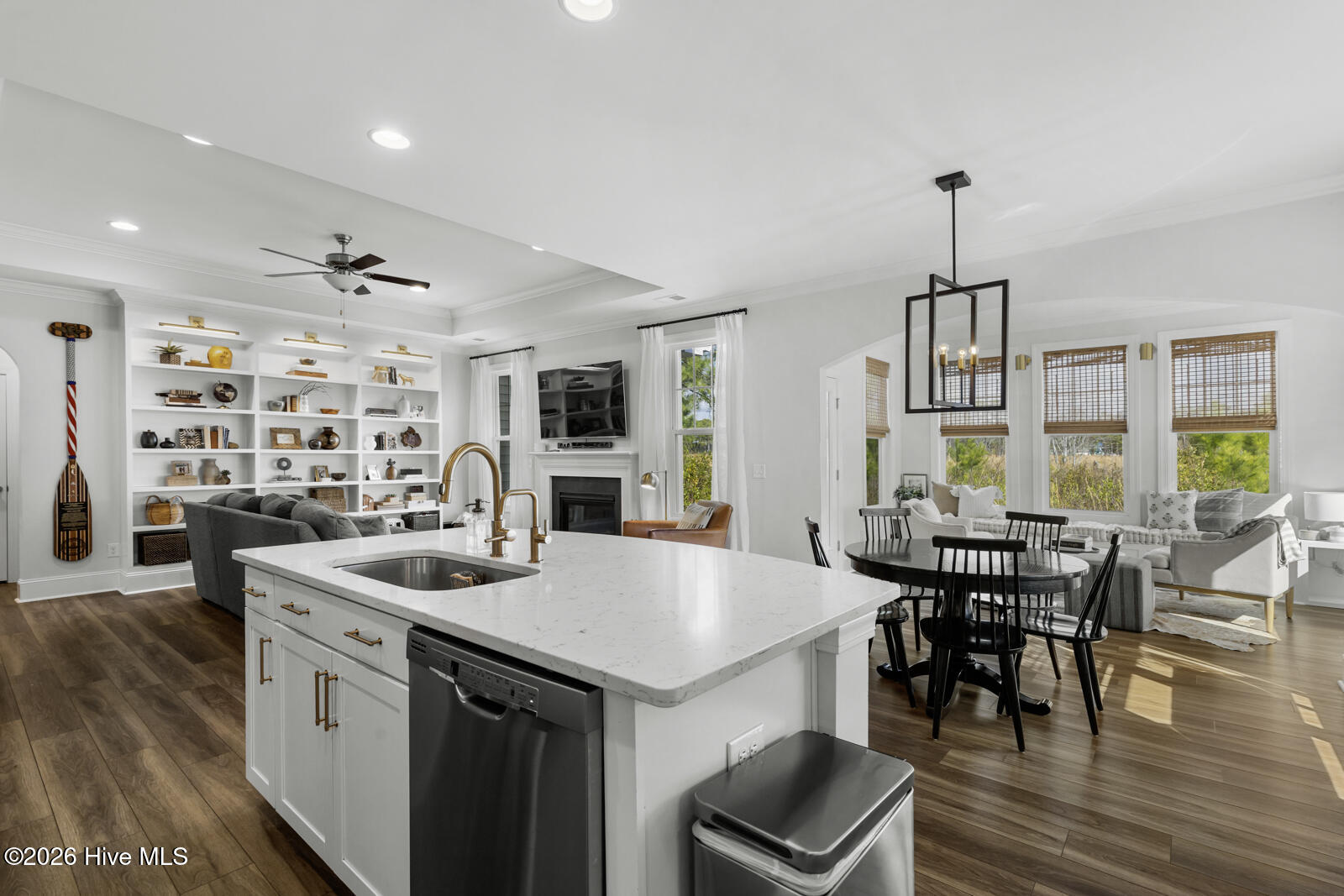 100562165 | Photo 16