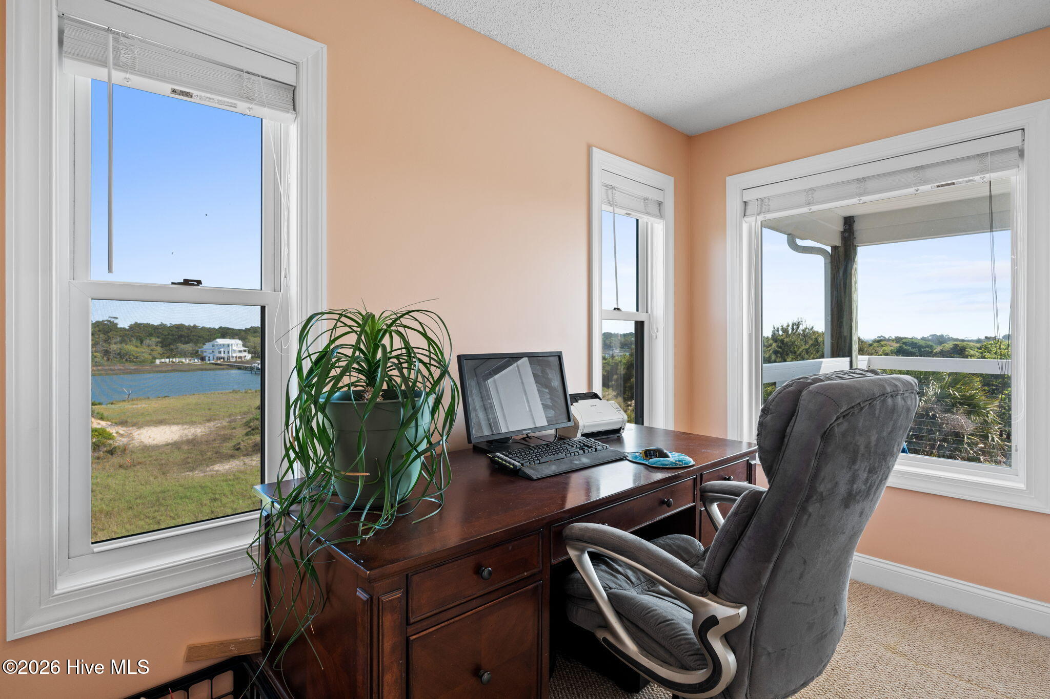 100561673 | Photo 14