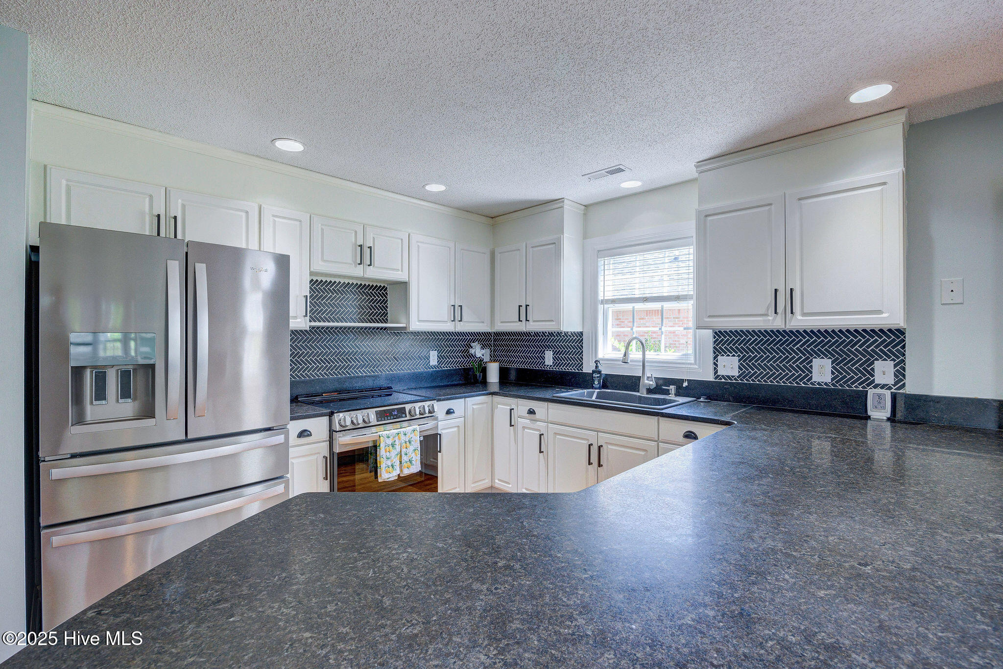 100531584 | Photo 14