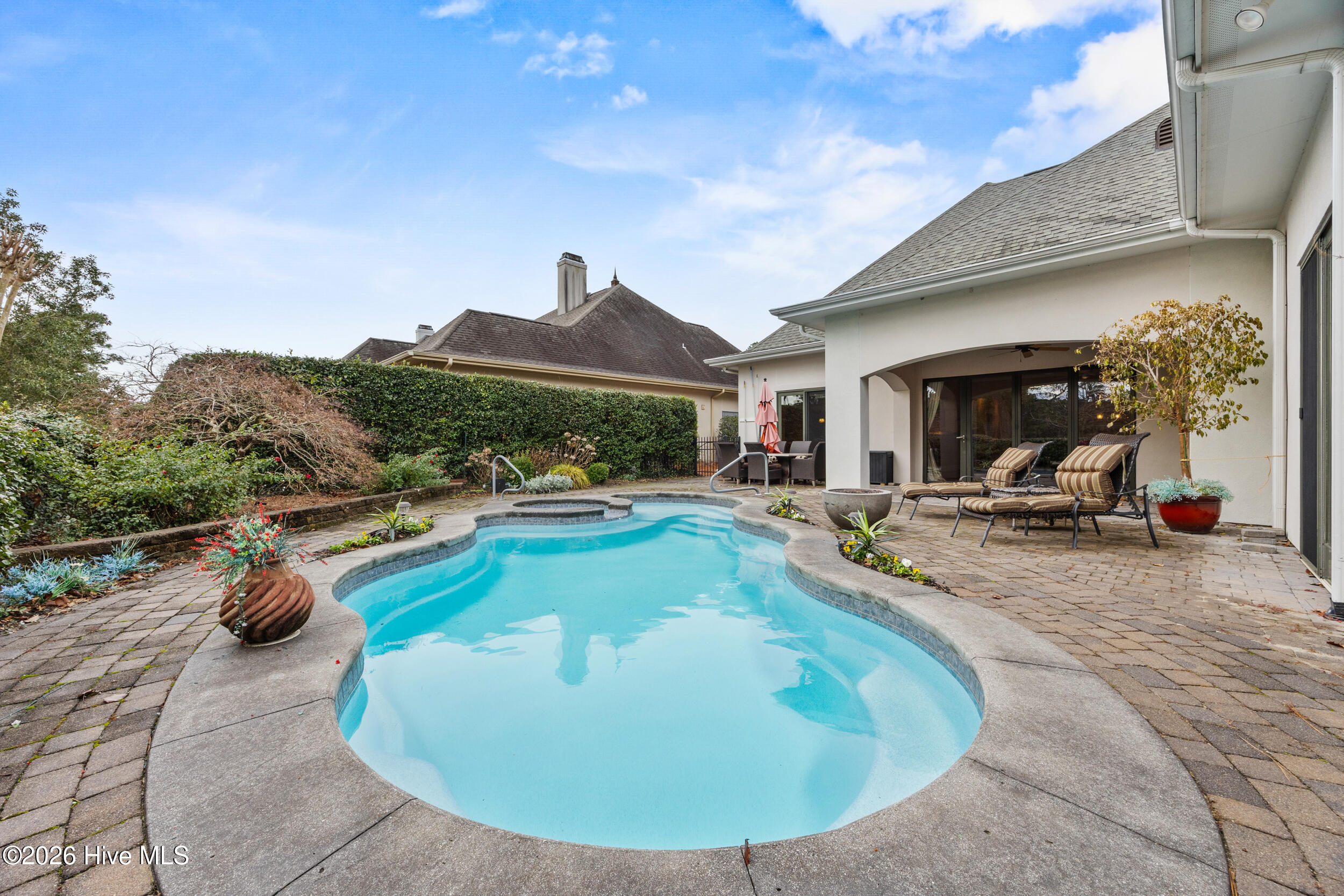 100547162 | Photo 50