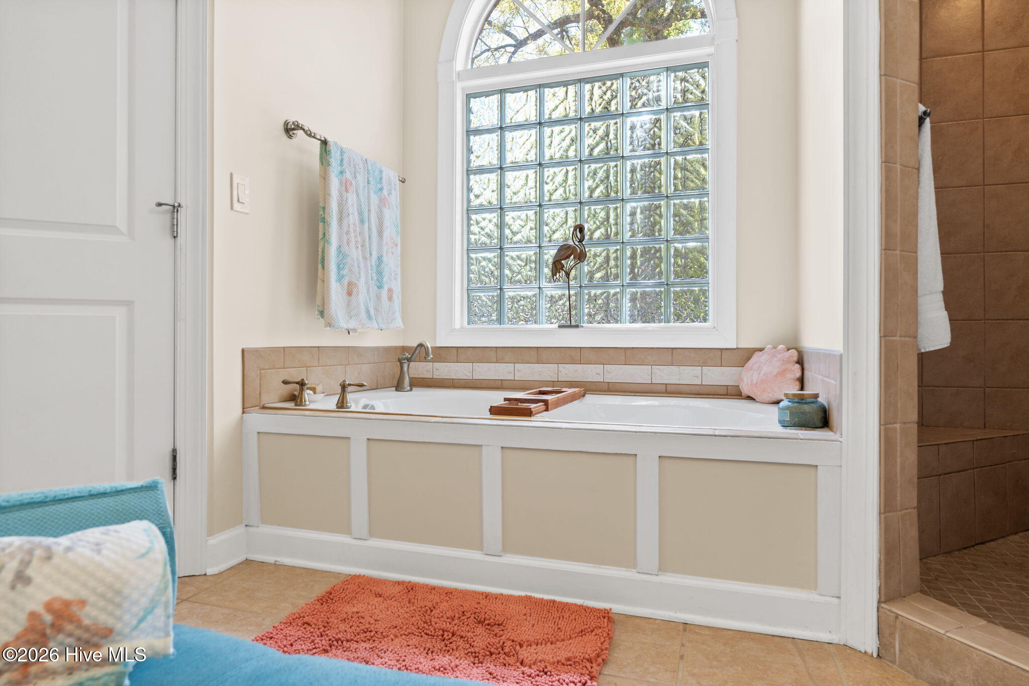 100567853 | Photo 23