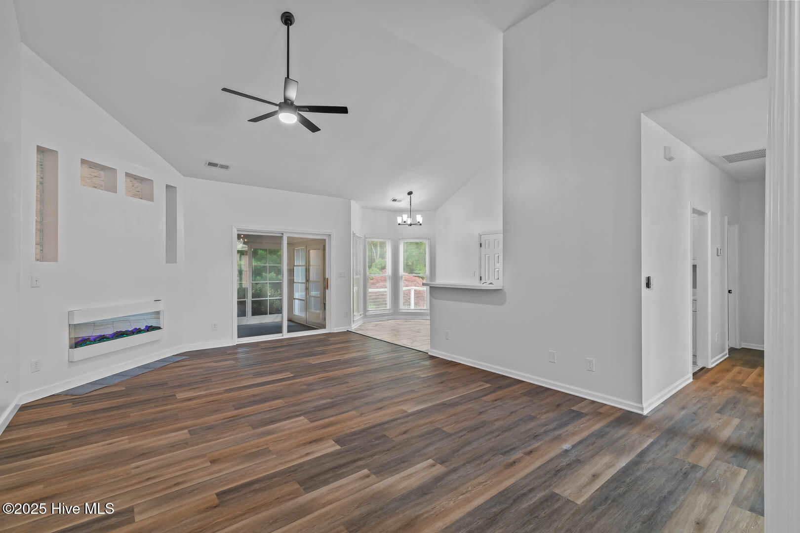 100544064 | Photo 13