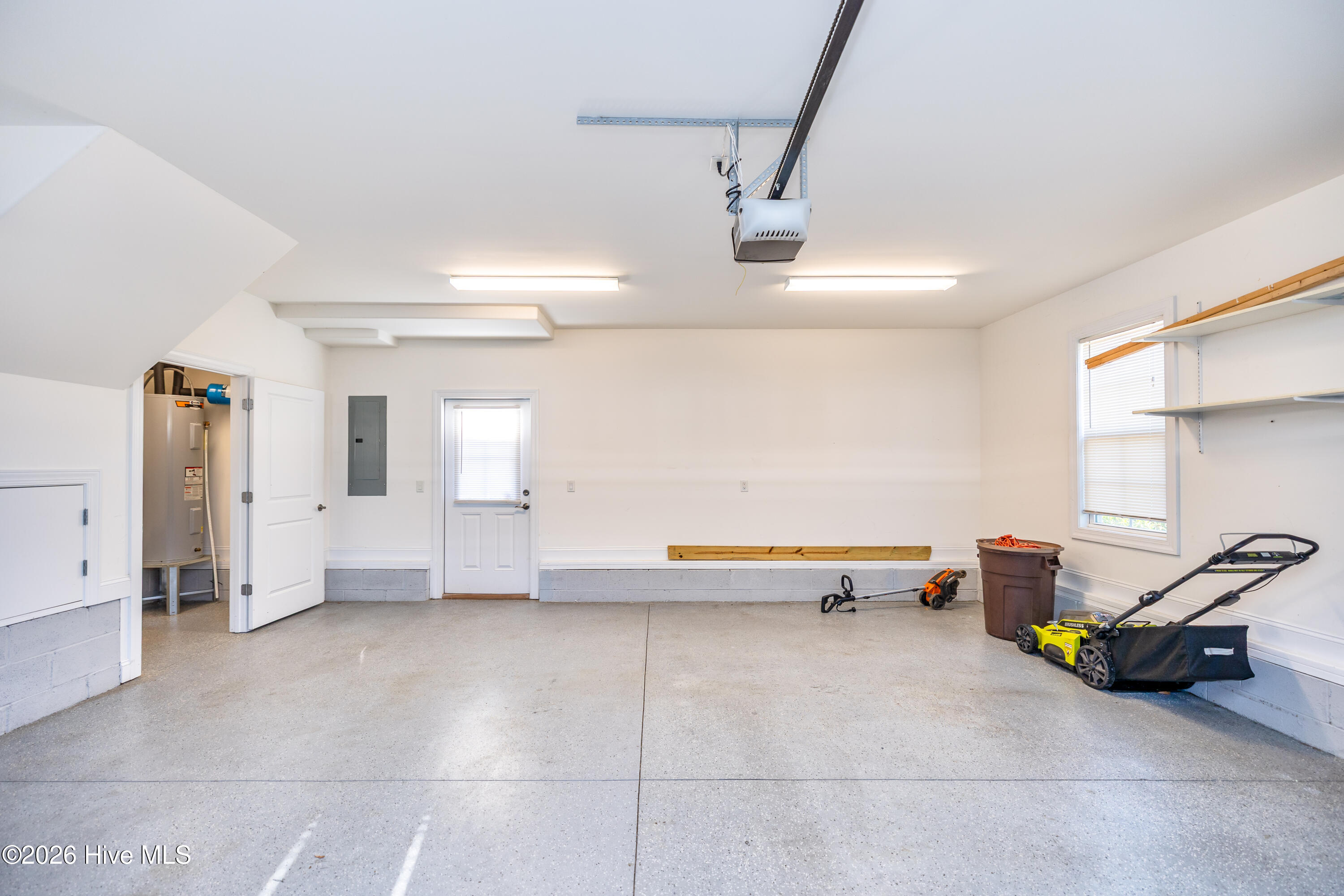 100550205 | Photo 41