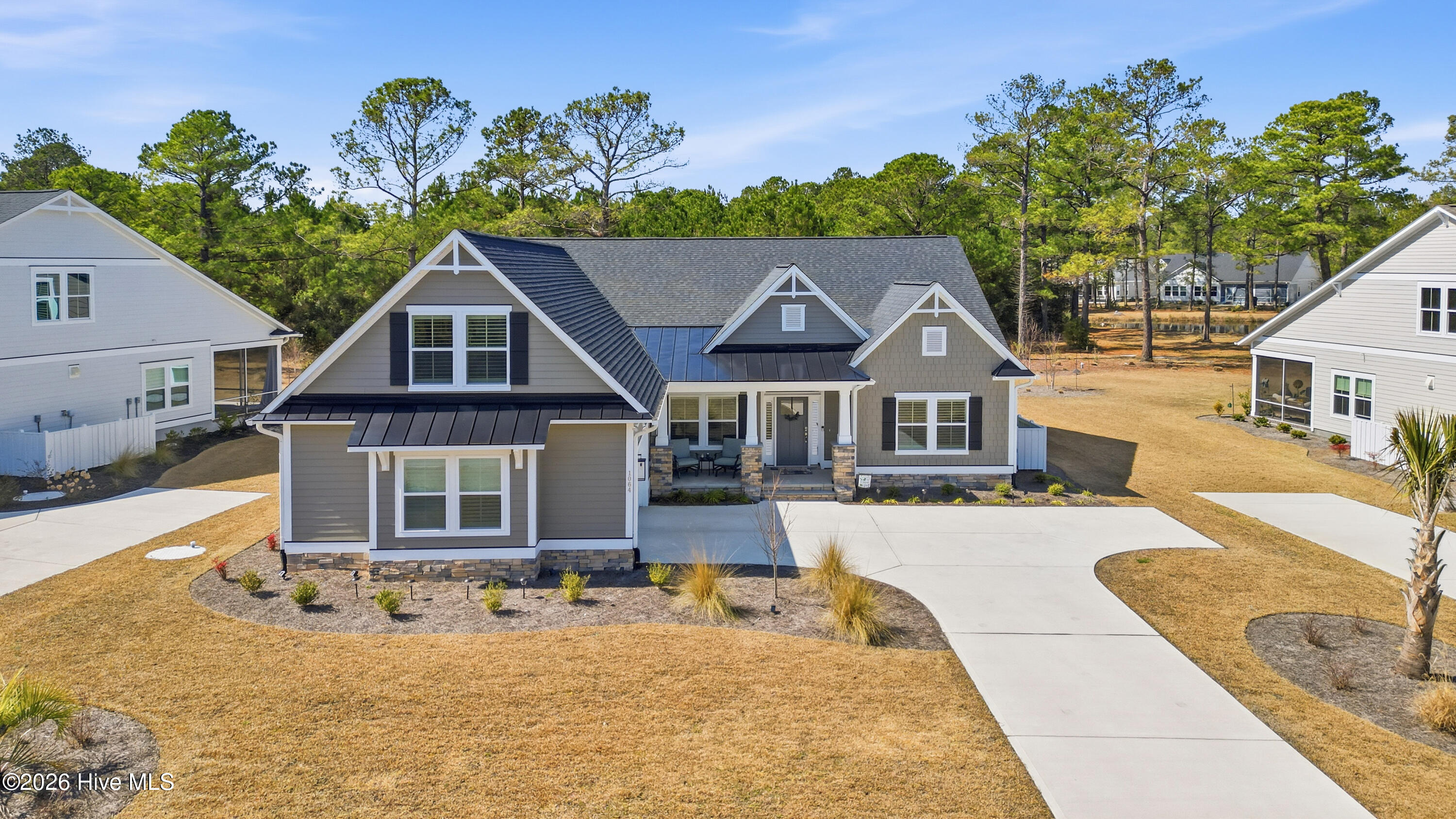 100564440 | Photo 36