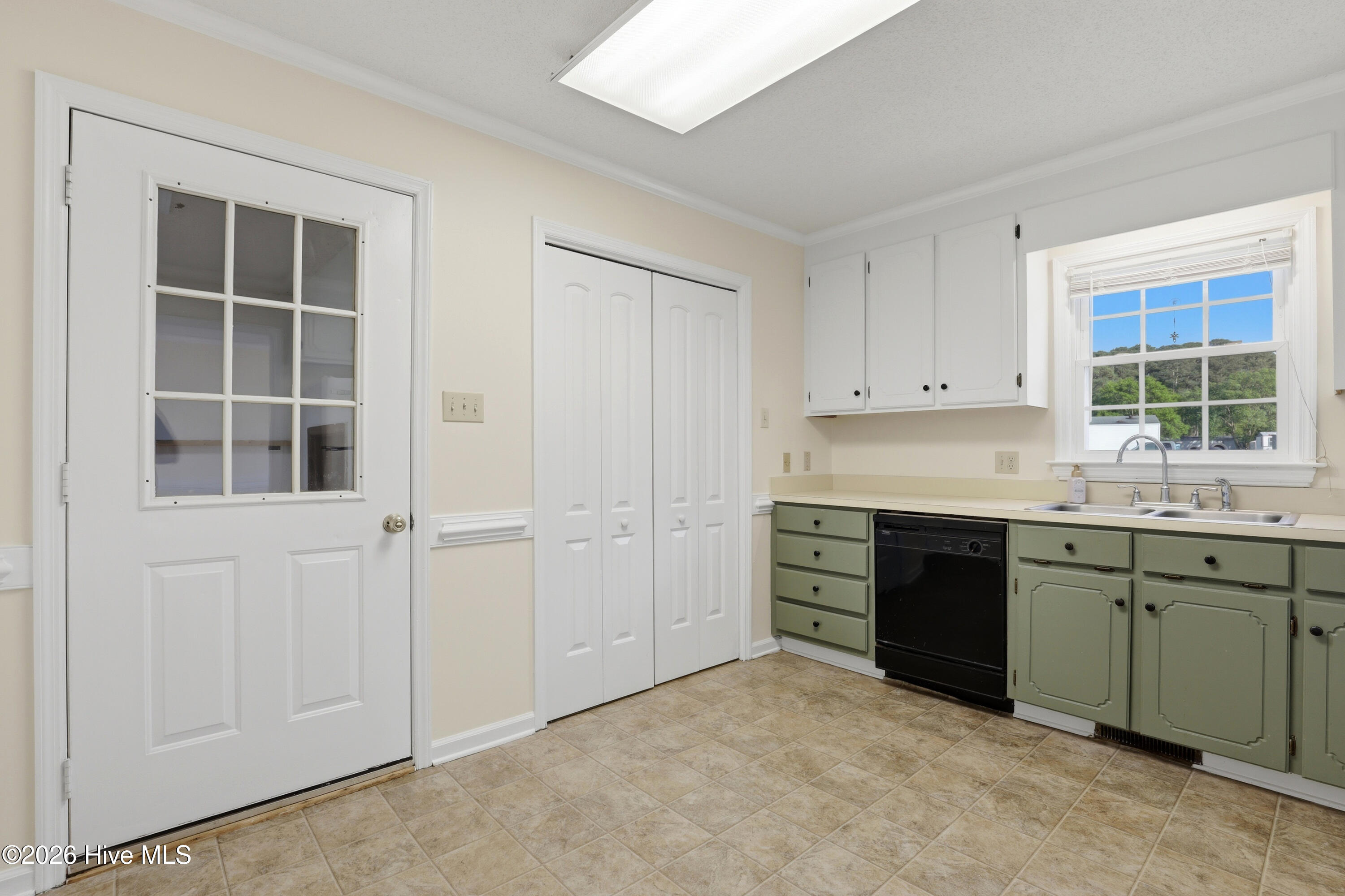 37-110 N Pointe Dr-37
