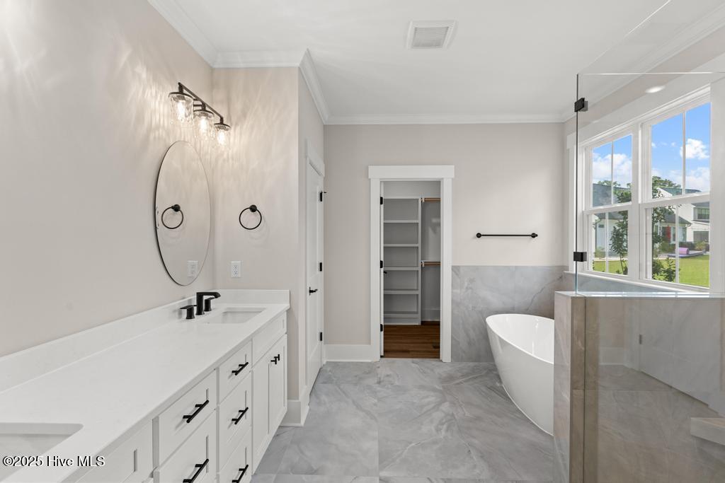 100535859 | Photo 15