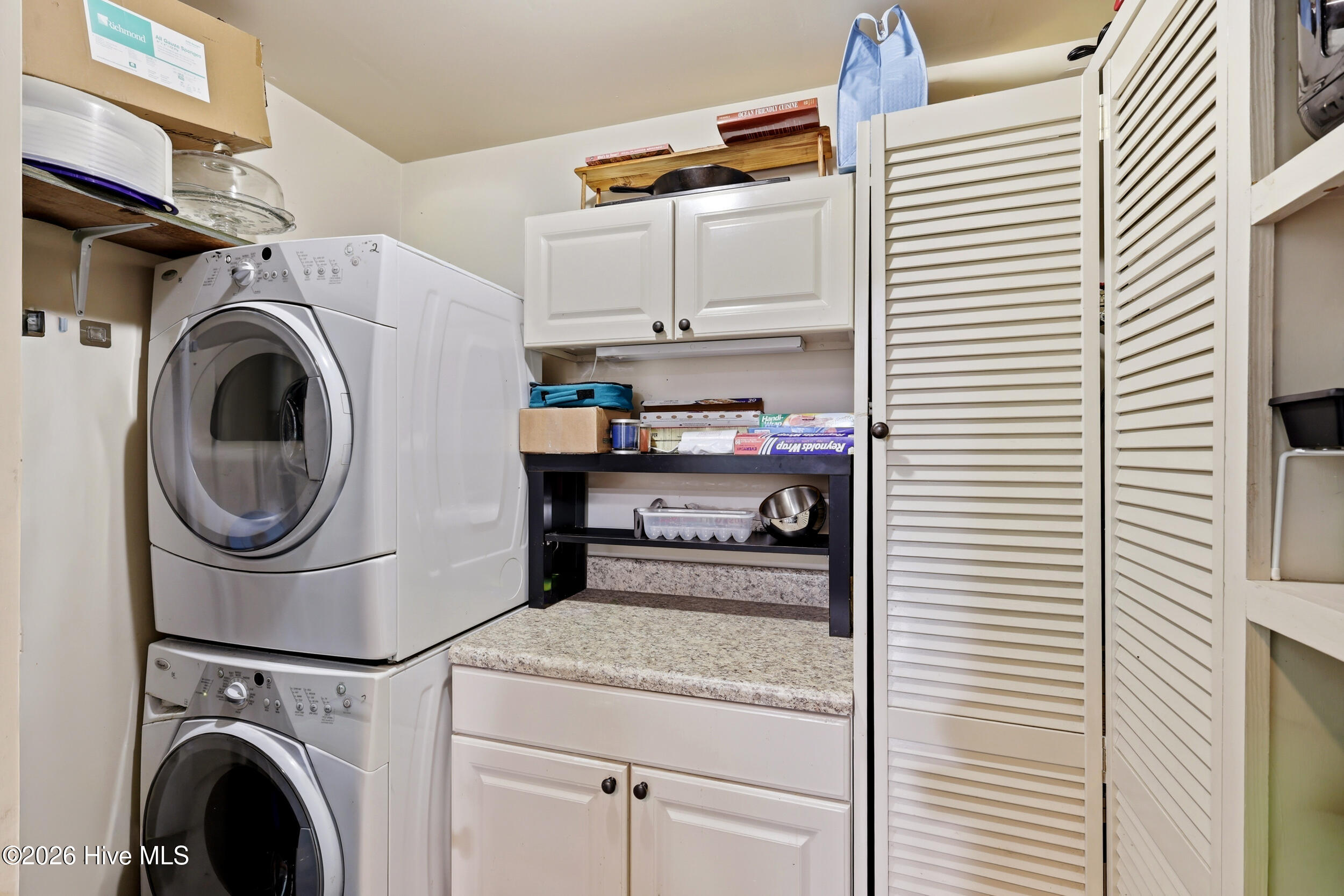 100534046 | Photo 30