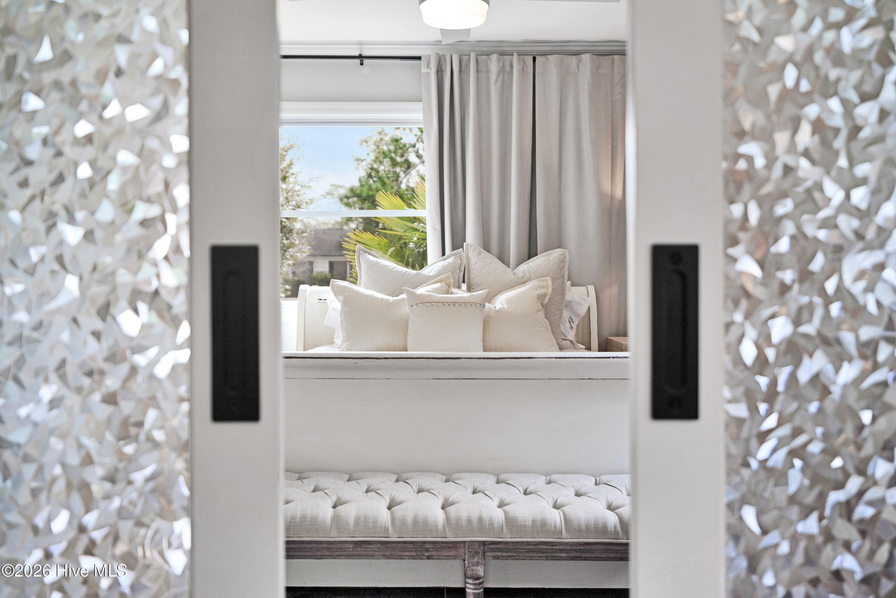 100557900 | Photo 24