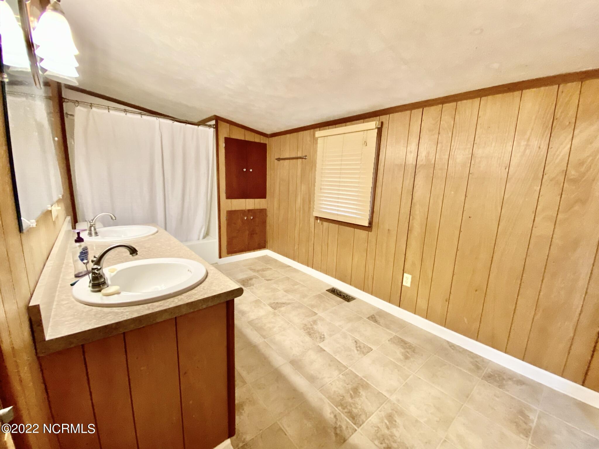 100523296 | Photo 14