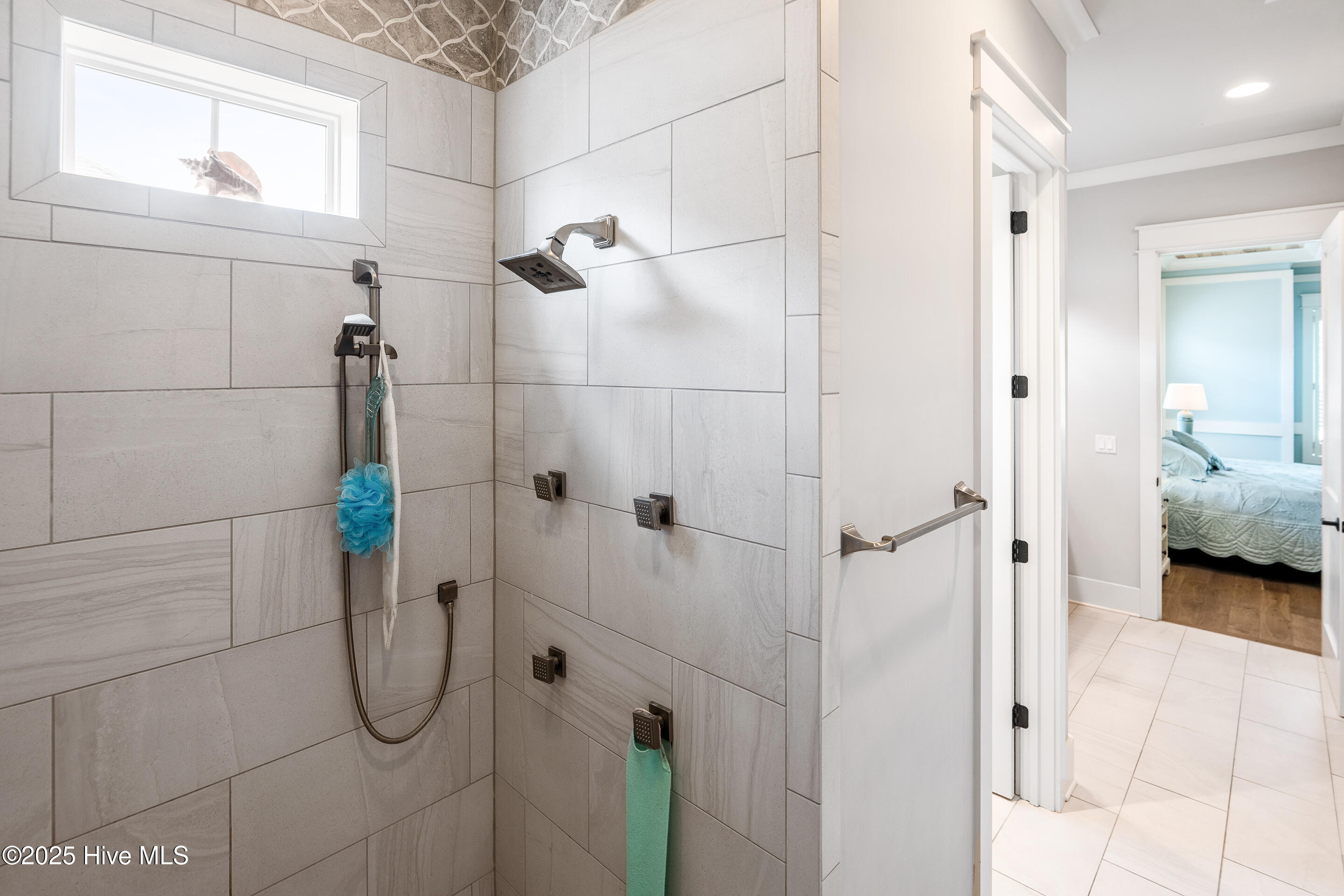 100522679 | Photo 28