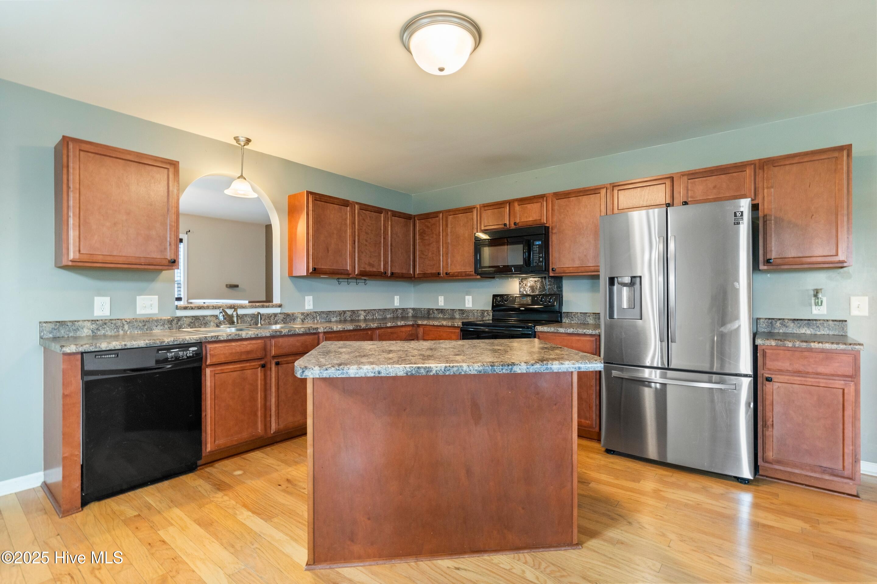 100530465 | Photo 12