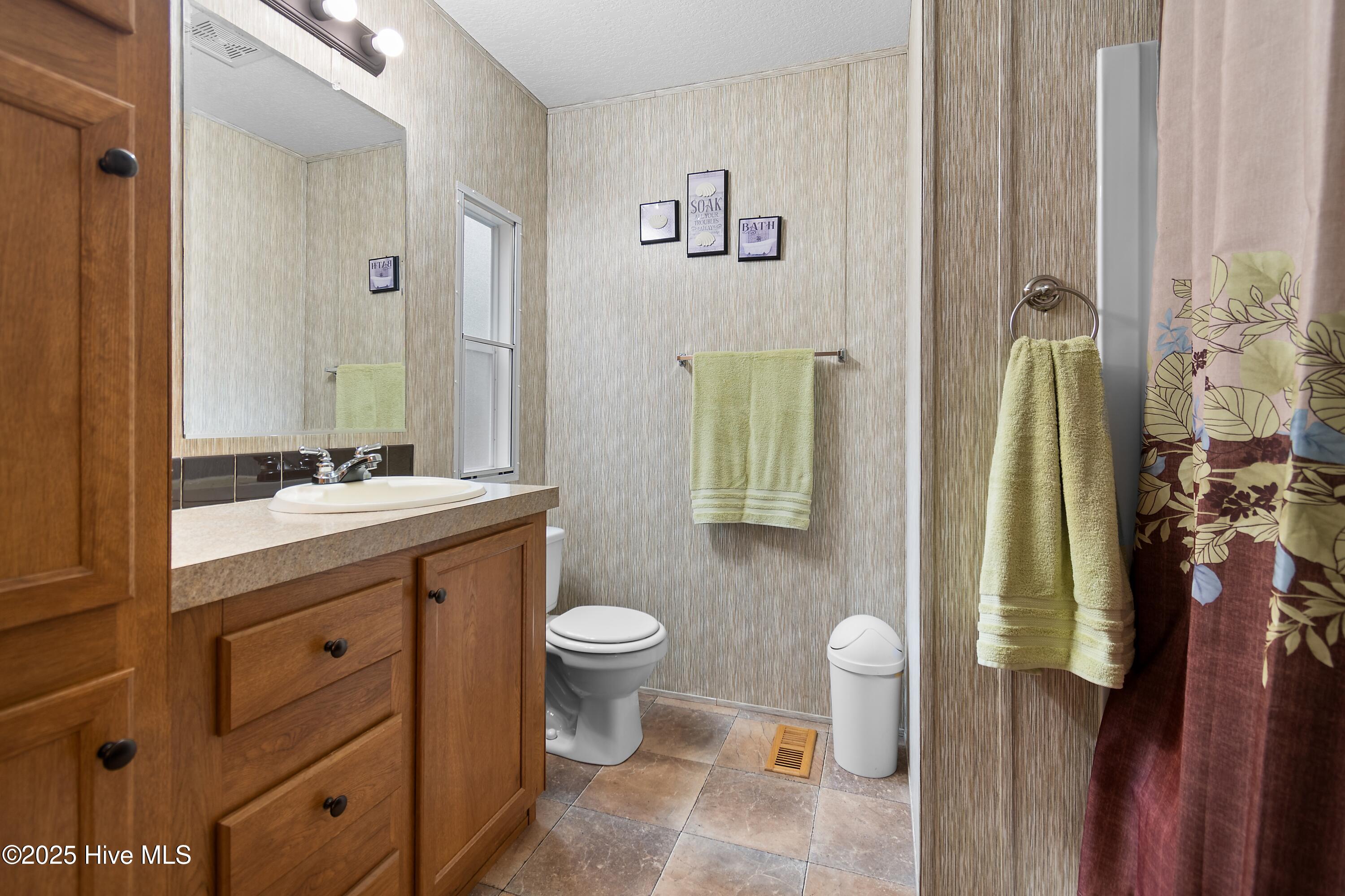 100570016 | Photo 23