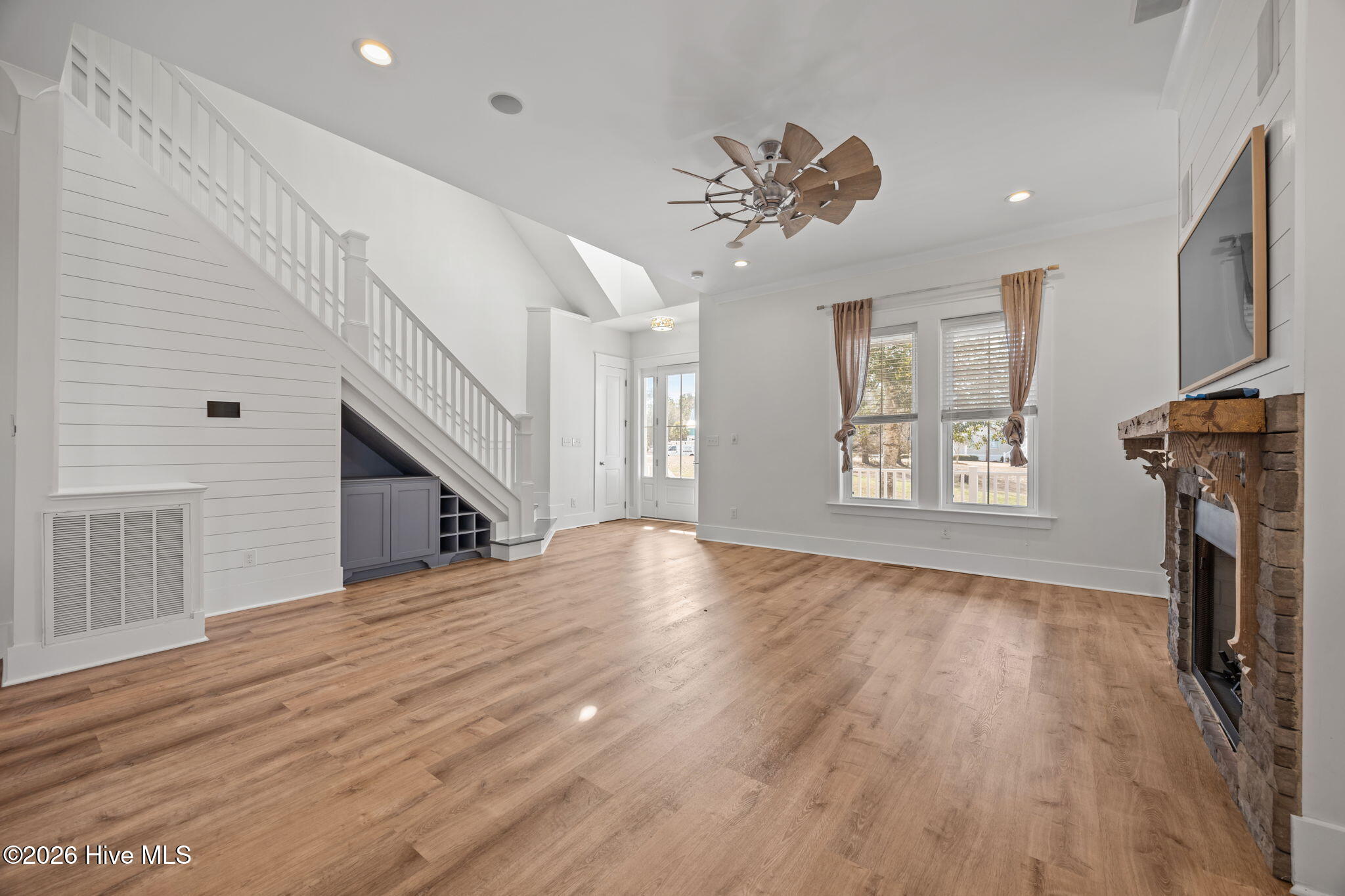 100558576 | Photo 54