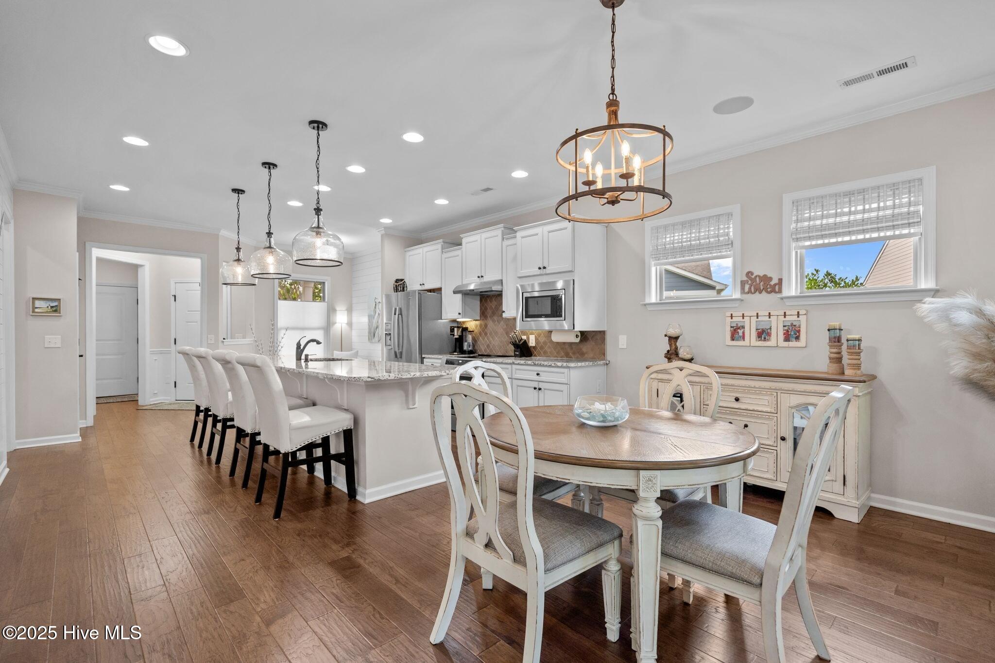 100528063 | Photo 16