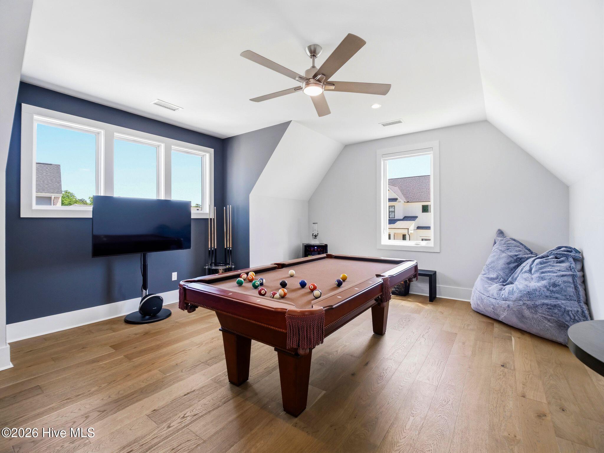 100569019 | Photo 44