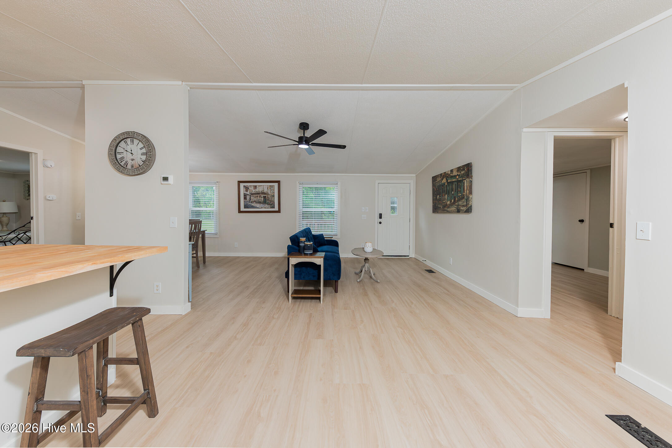 100570278 | Photo 14