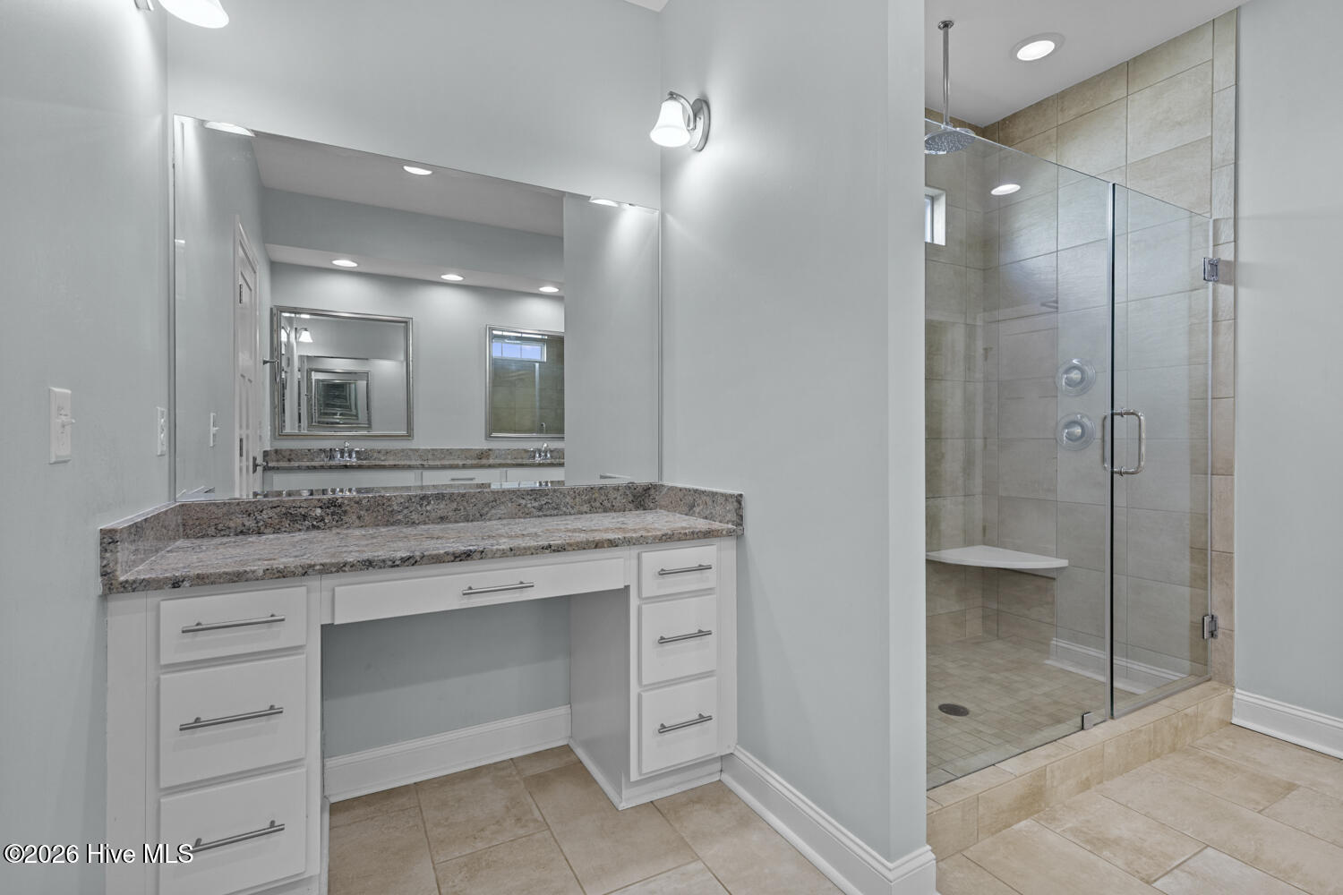 100548690 | Photo 22