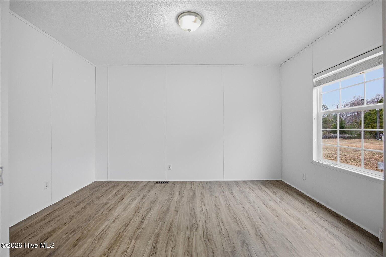 100551376 | Photo 11