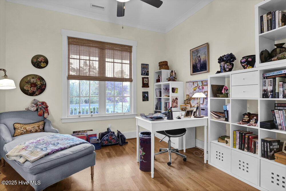 100536027 | Photo 11