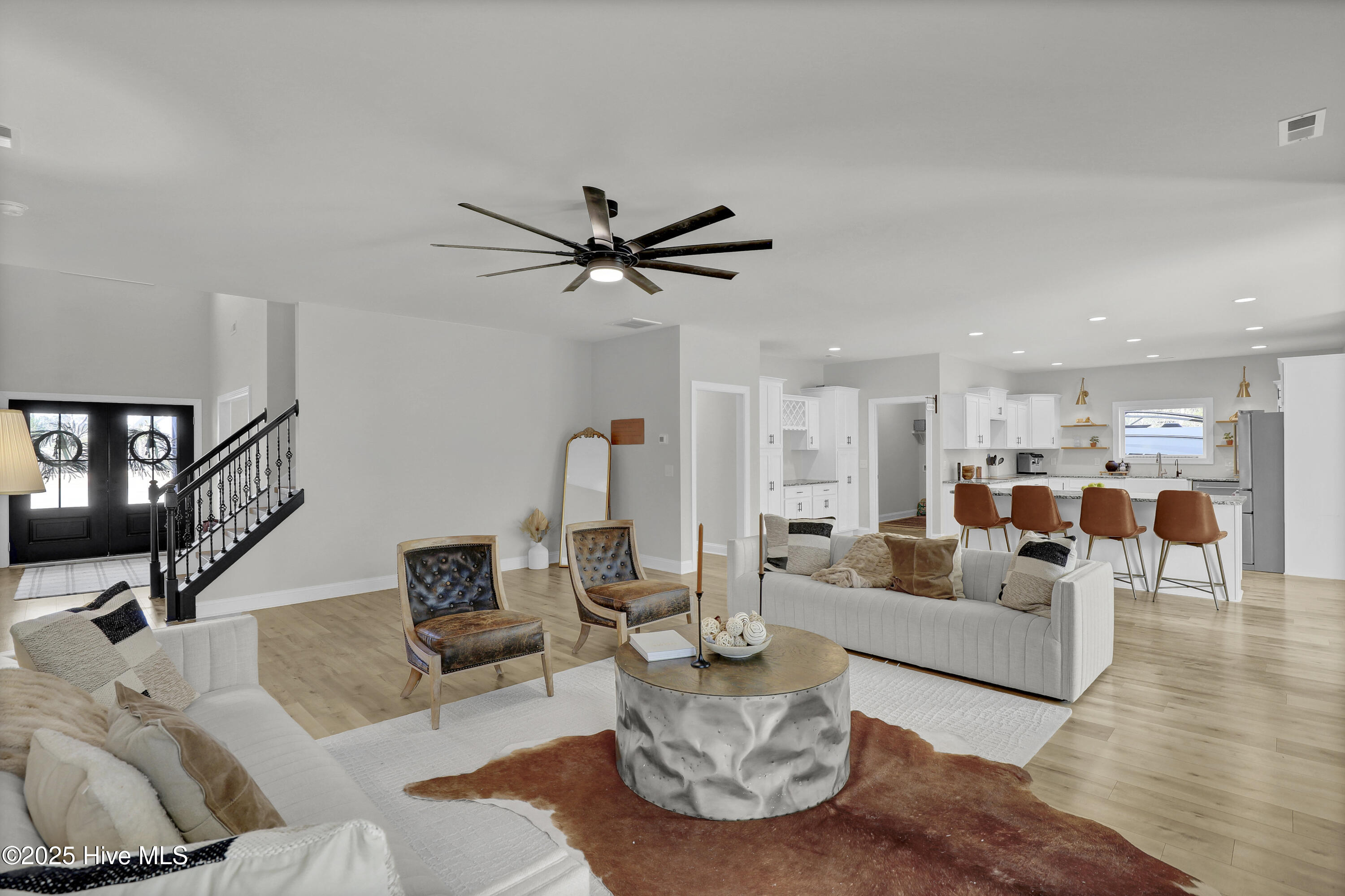 100546103 | Photo 10